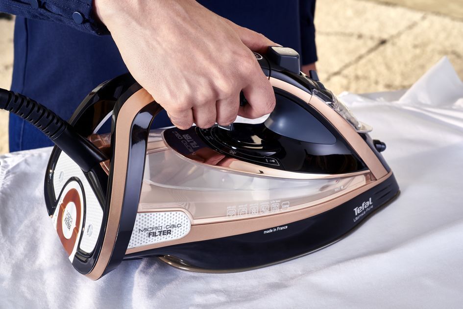 Tefal FV9845E0 Ultimate Pure Rosé -höyrysilitysrauta