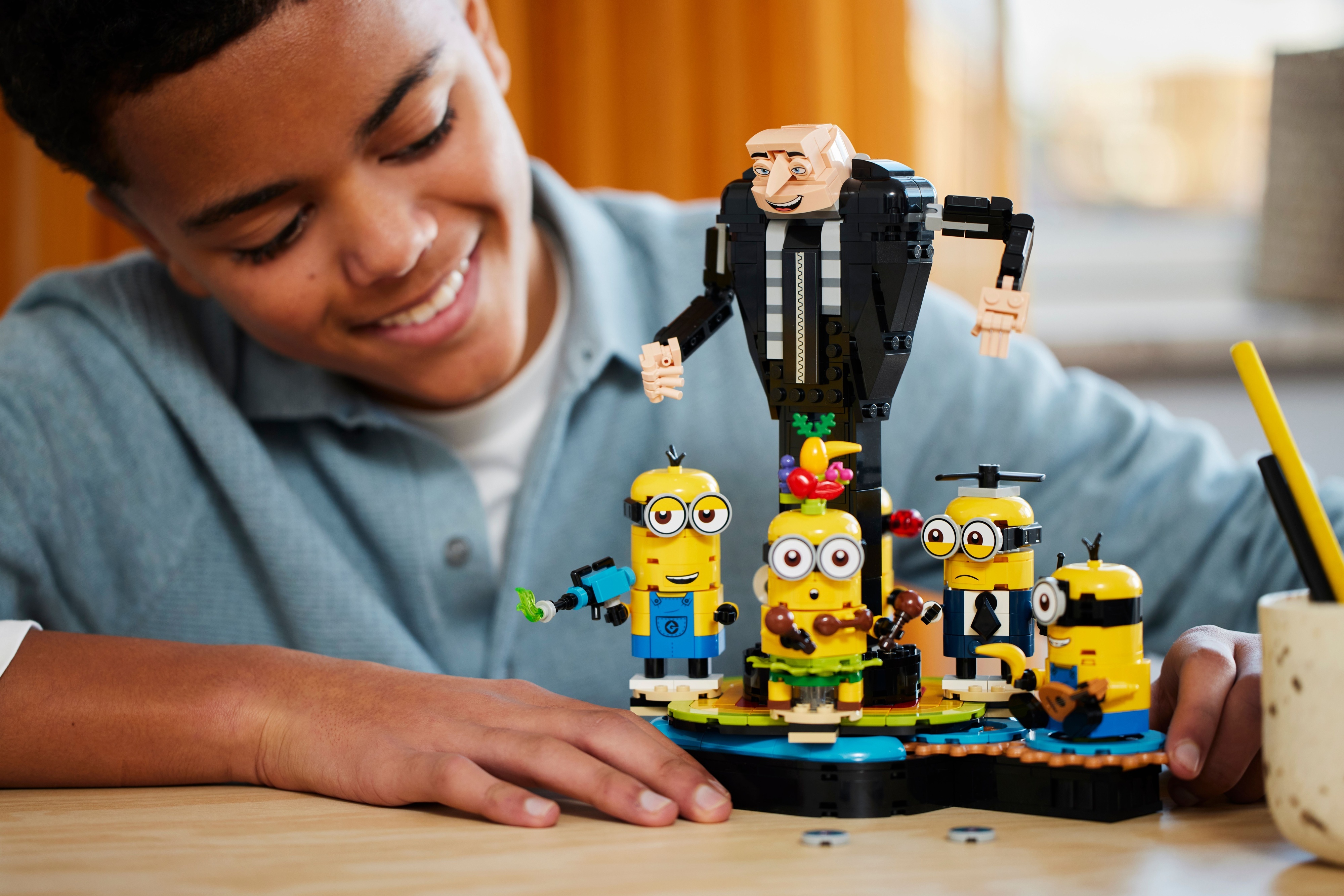 LEGO Minions 75582  - Palikoista rakennettavat Gru ja kätyrit