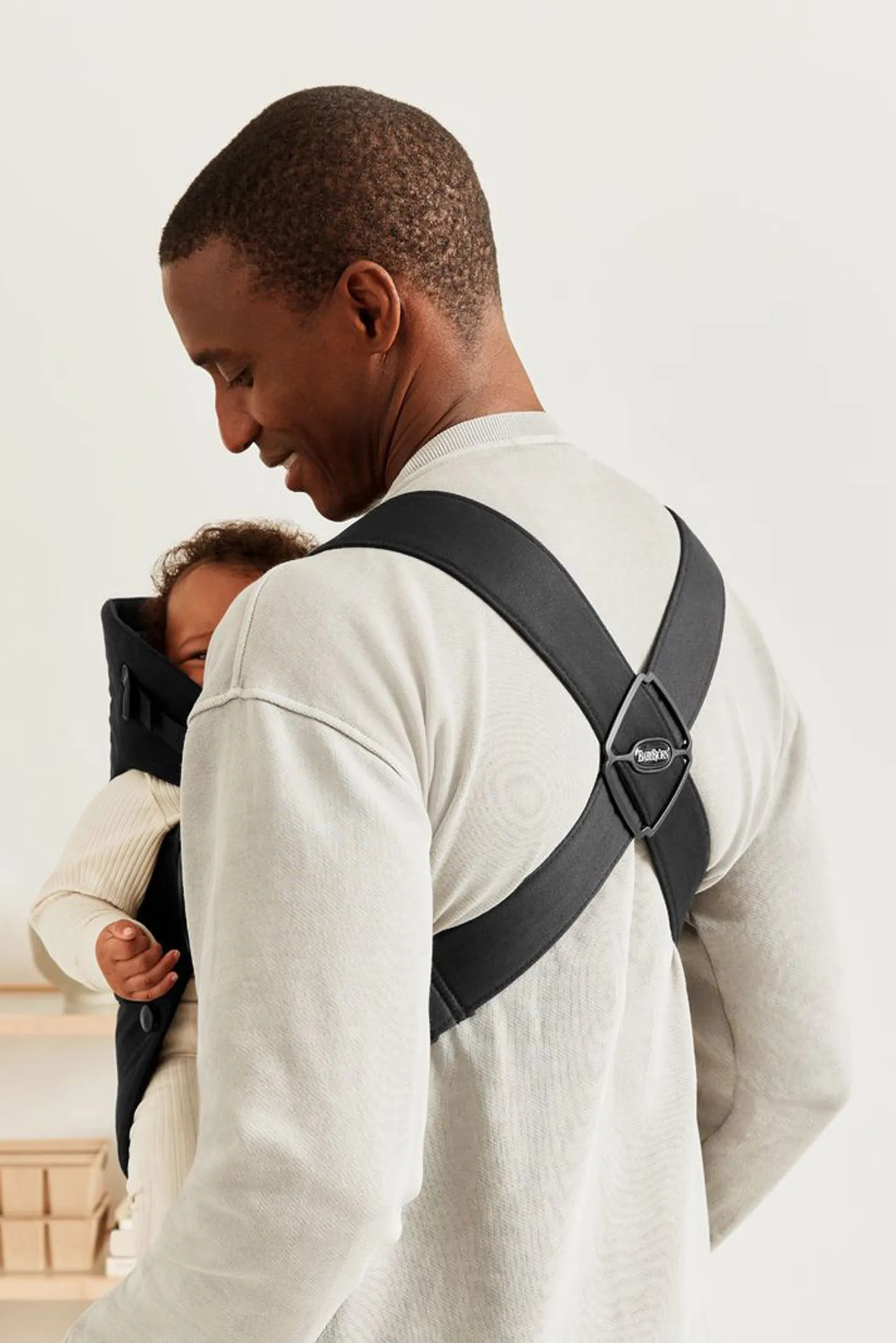 BabyBjörn Mini Woven -kantoreppu, black