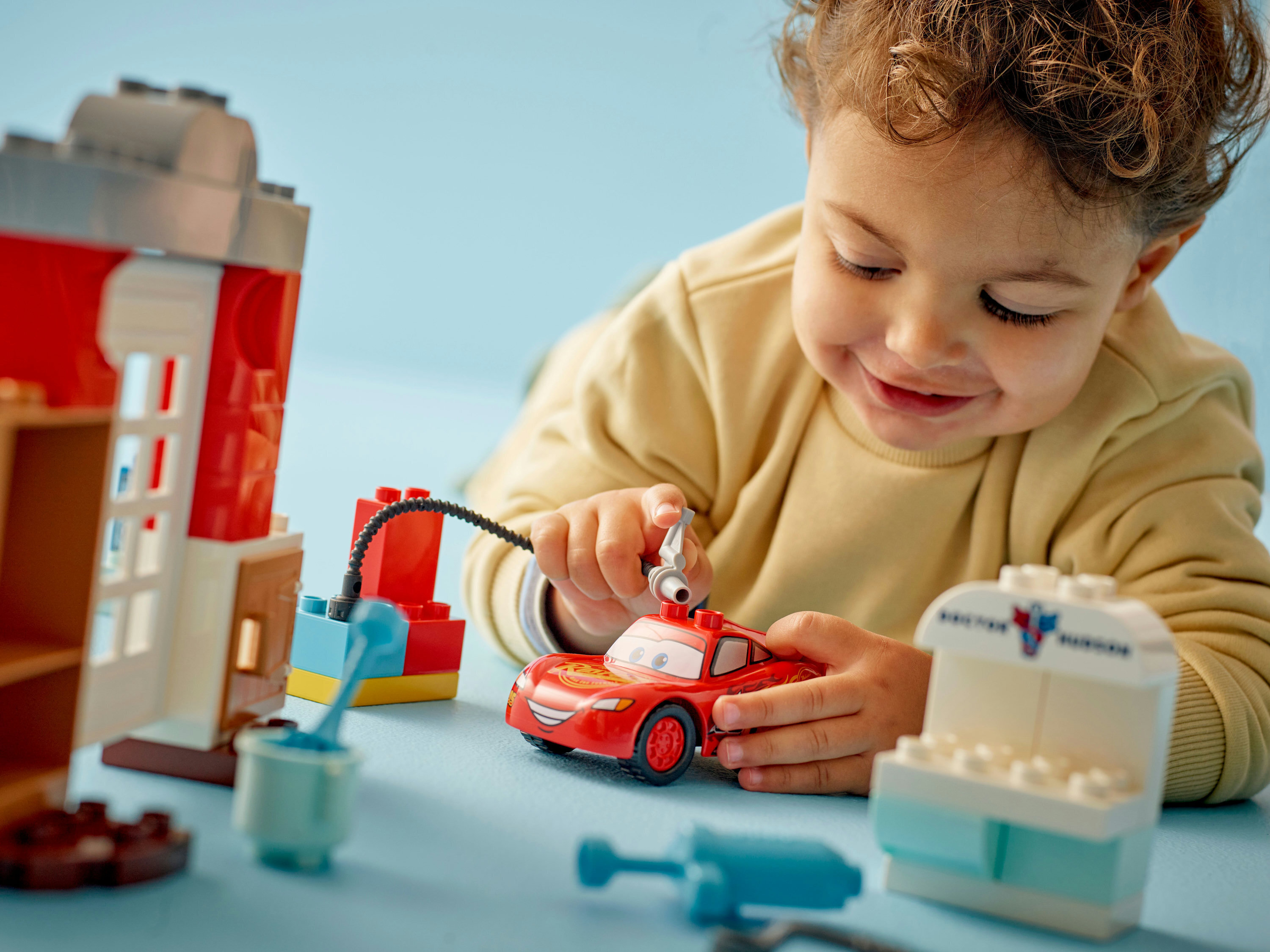 LEGO Bluey 11202 Blueyn perheen autoretki rannalle