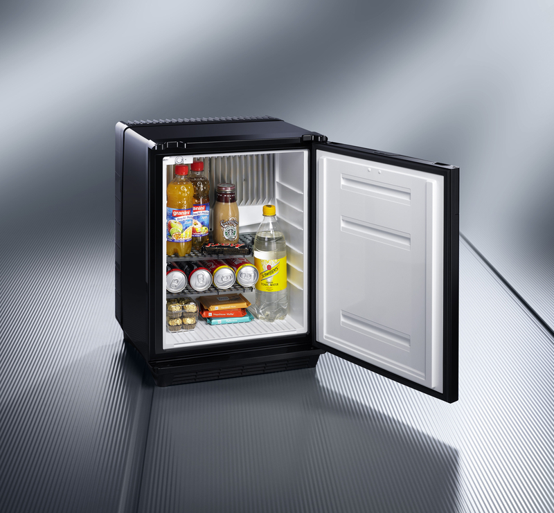 Купить маленький холодильник с морозильной камерой. Минихолодильник 5 c21hl. Холодильник Blackstorm Mini Fridge. Минибар Dometic rh 449 LDAG. Мини холодильник самсунг 50х50х50.