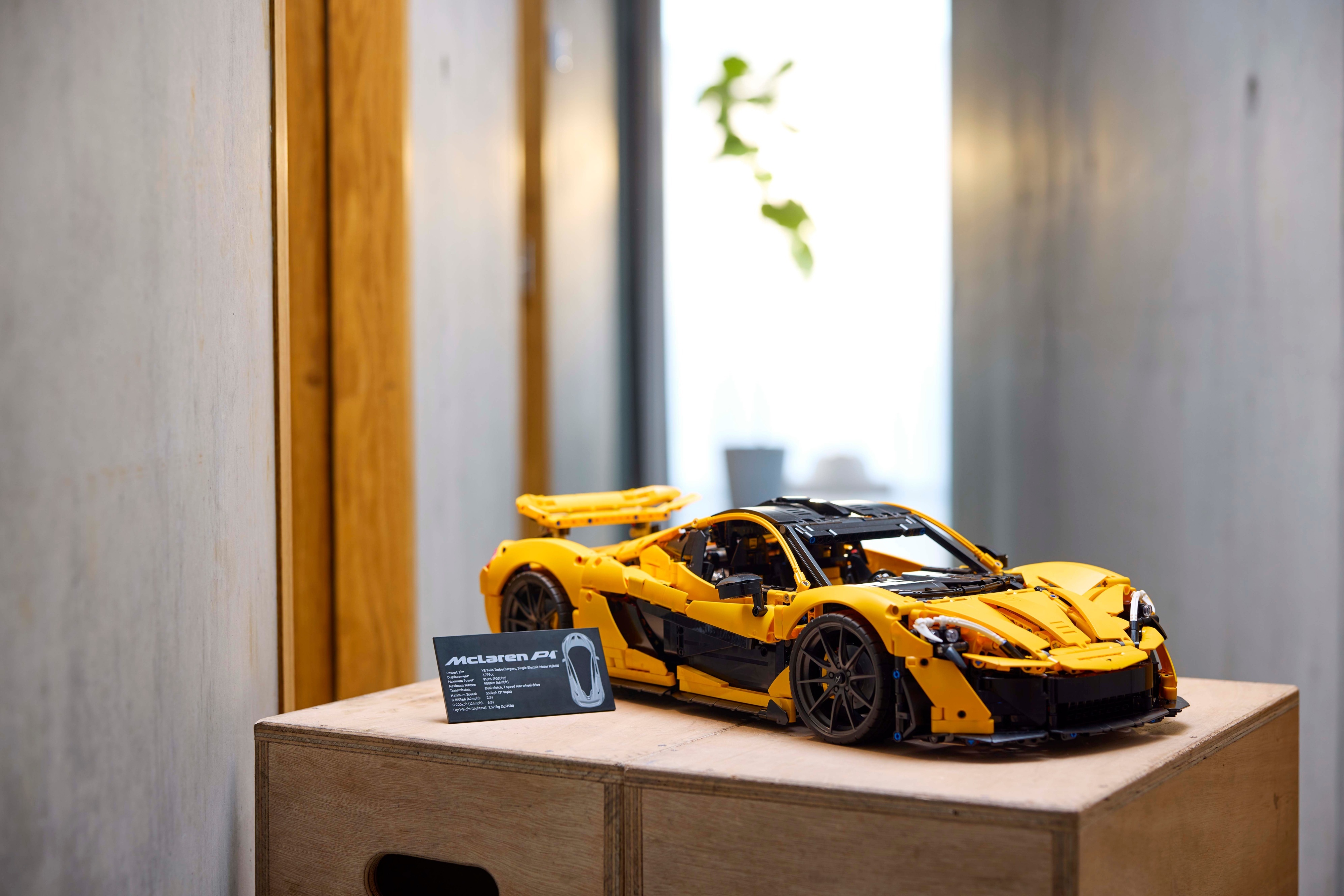 LEGO Technic 42172  - McLaren P1™