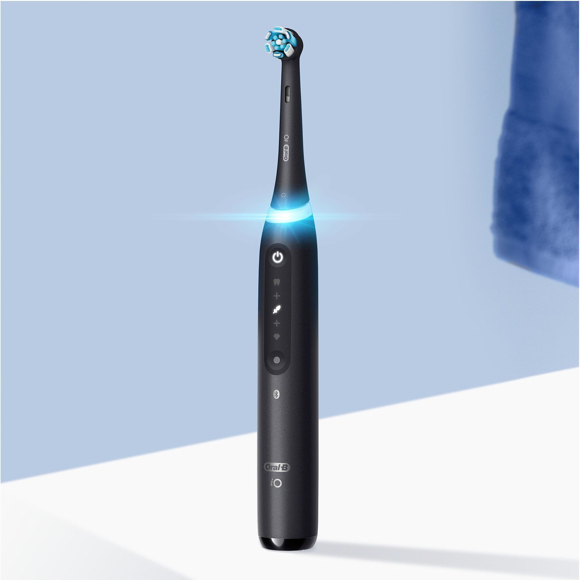 Oral-B iO 4 Black & White -sähköhammasharja, tuplarunko, musta / valkoinen