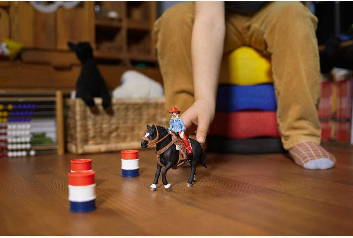 Schleich Farm World 42576 Lehmityttö ja tynnyrikisa