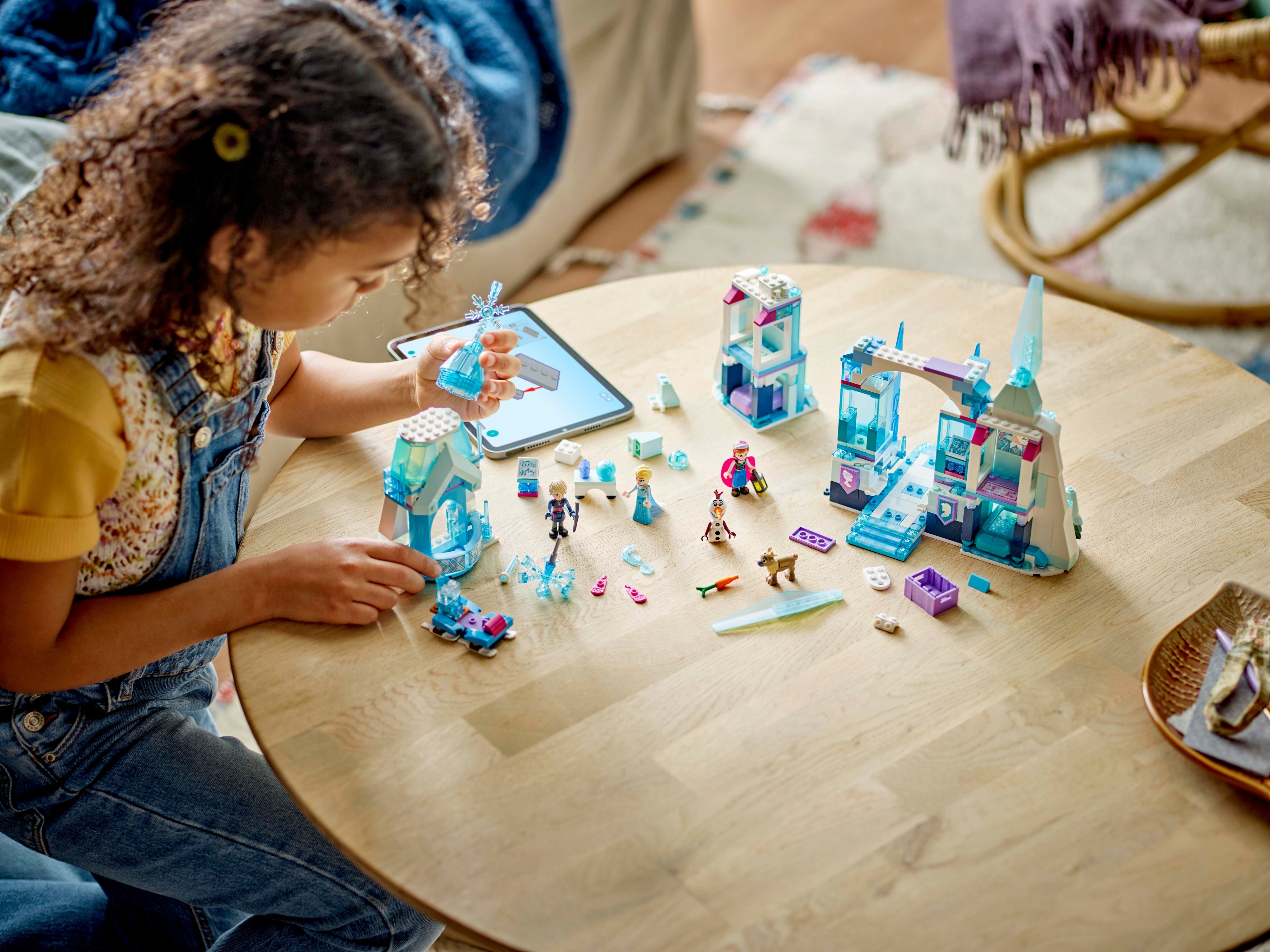 LEGO Disney Princess 43244  - Elsan jäälinna