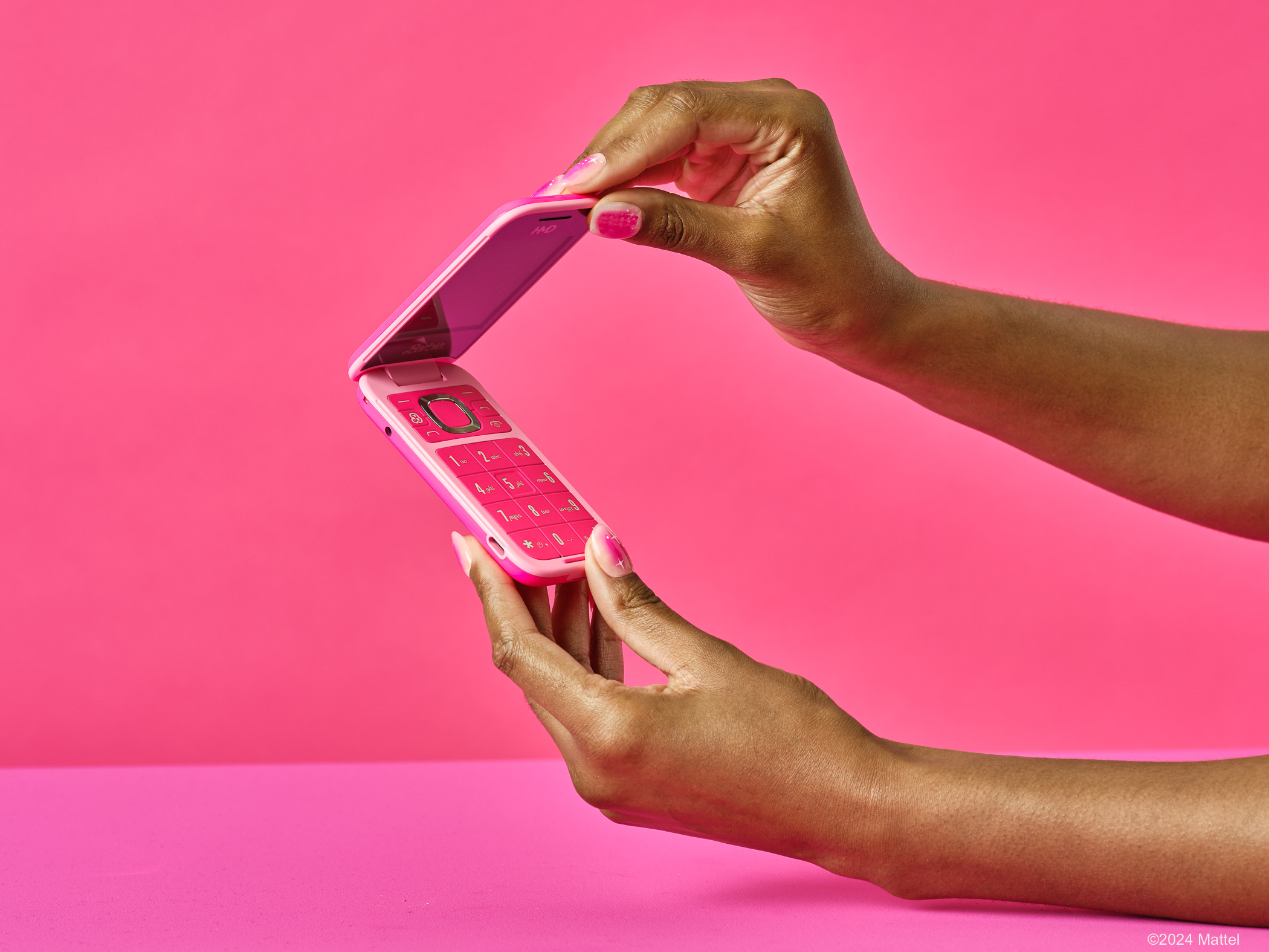HMD Barbie Phone -peruspuhelin Dual-SIM, pinkki