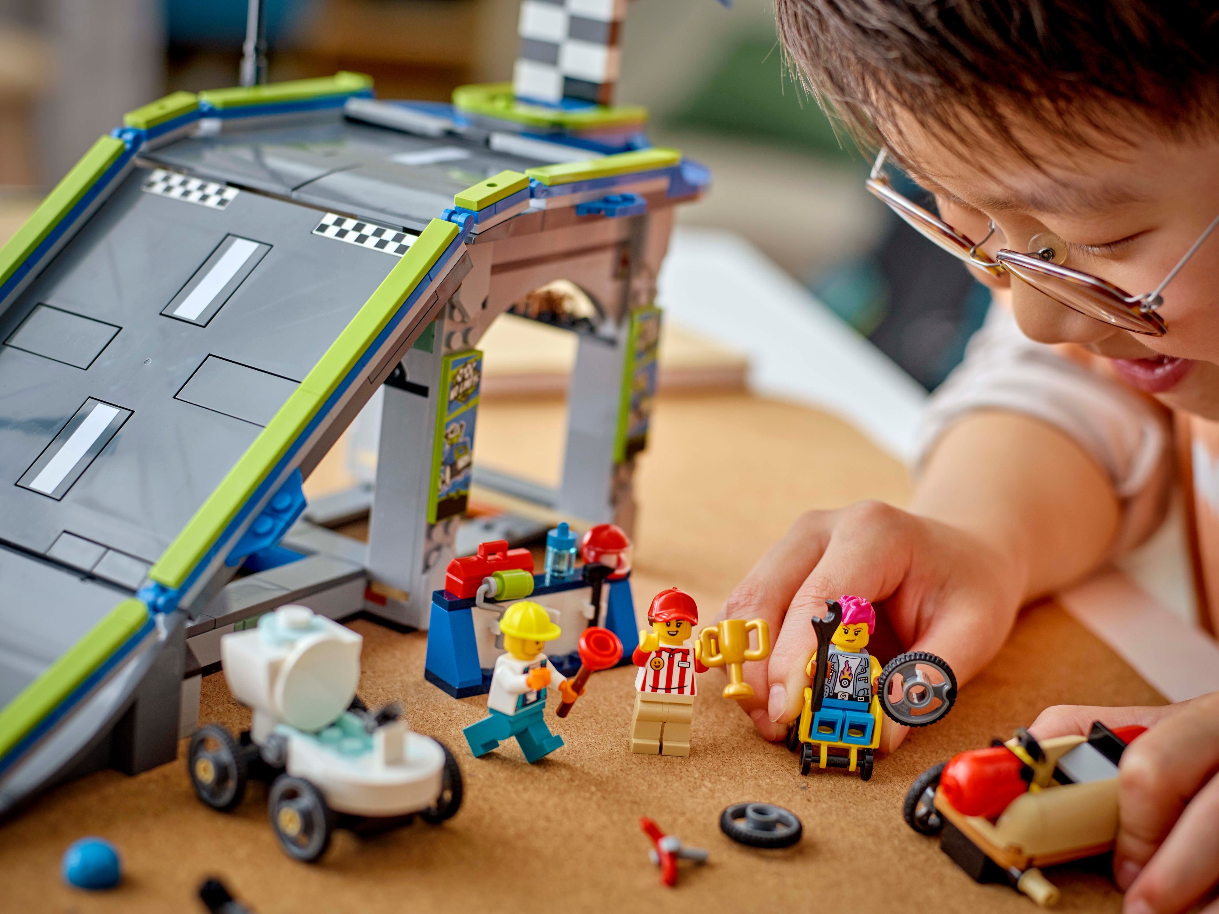 LEGO City 60460 – Ei rajoja: Kilpa-autojen ramppirata