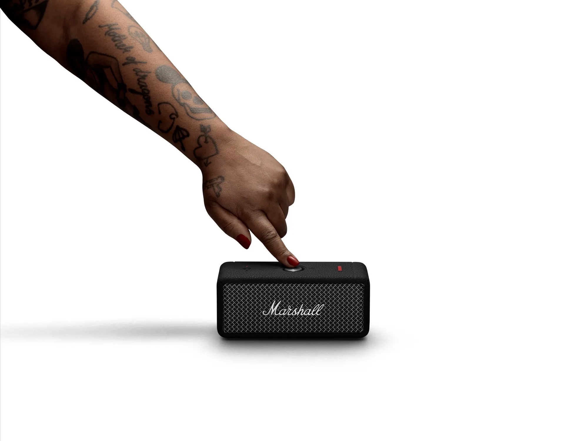 Beats iPhone 17 Pro Rugged suojakuori MagSafella ja Kamerasäätimellä, everestinmusta