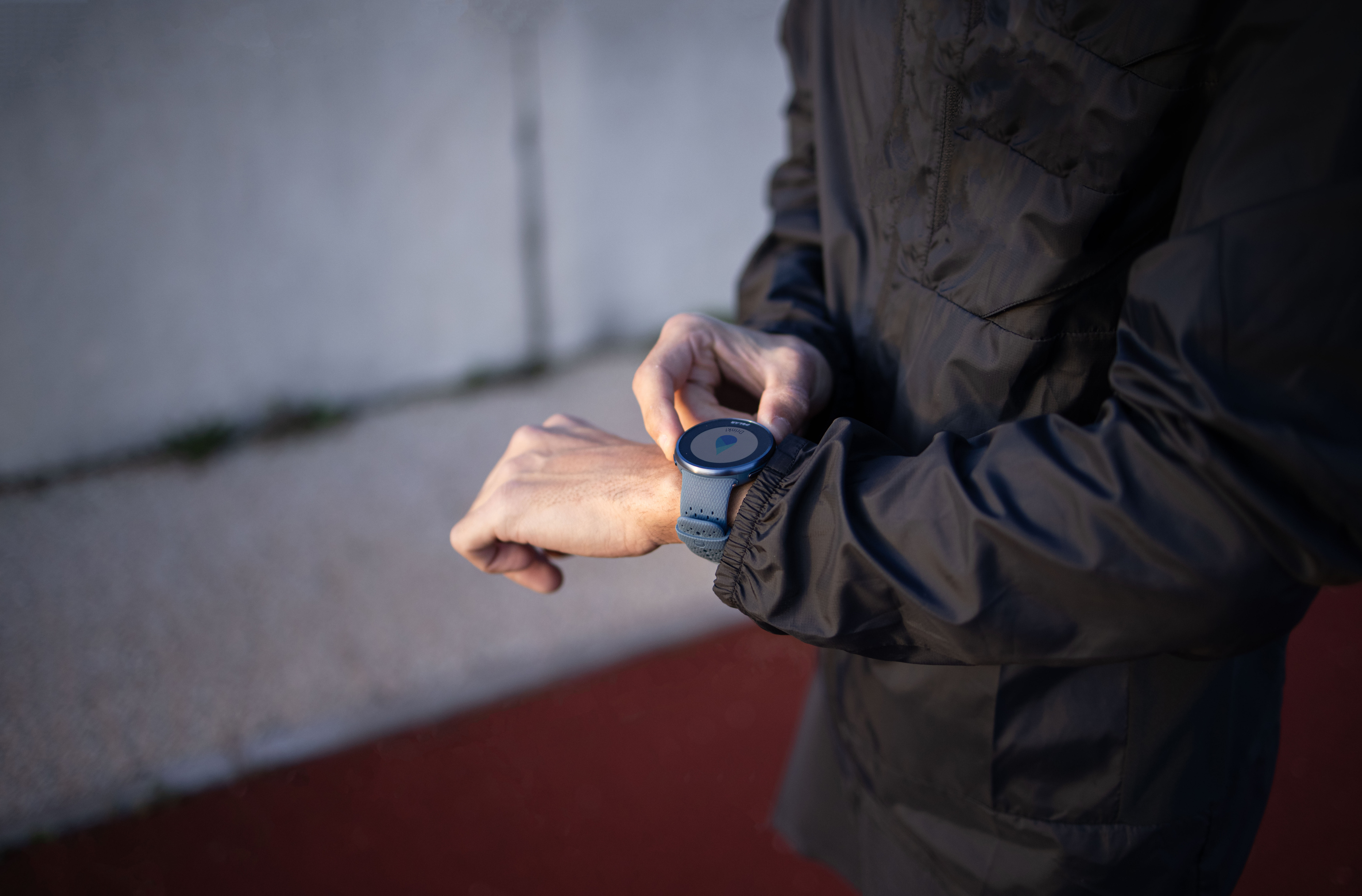 Polar Pacer Pro -GPS-juoksukello, Carbon Gray