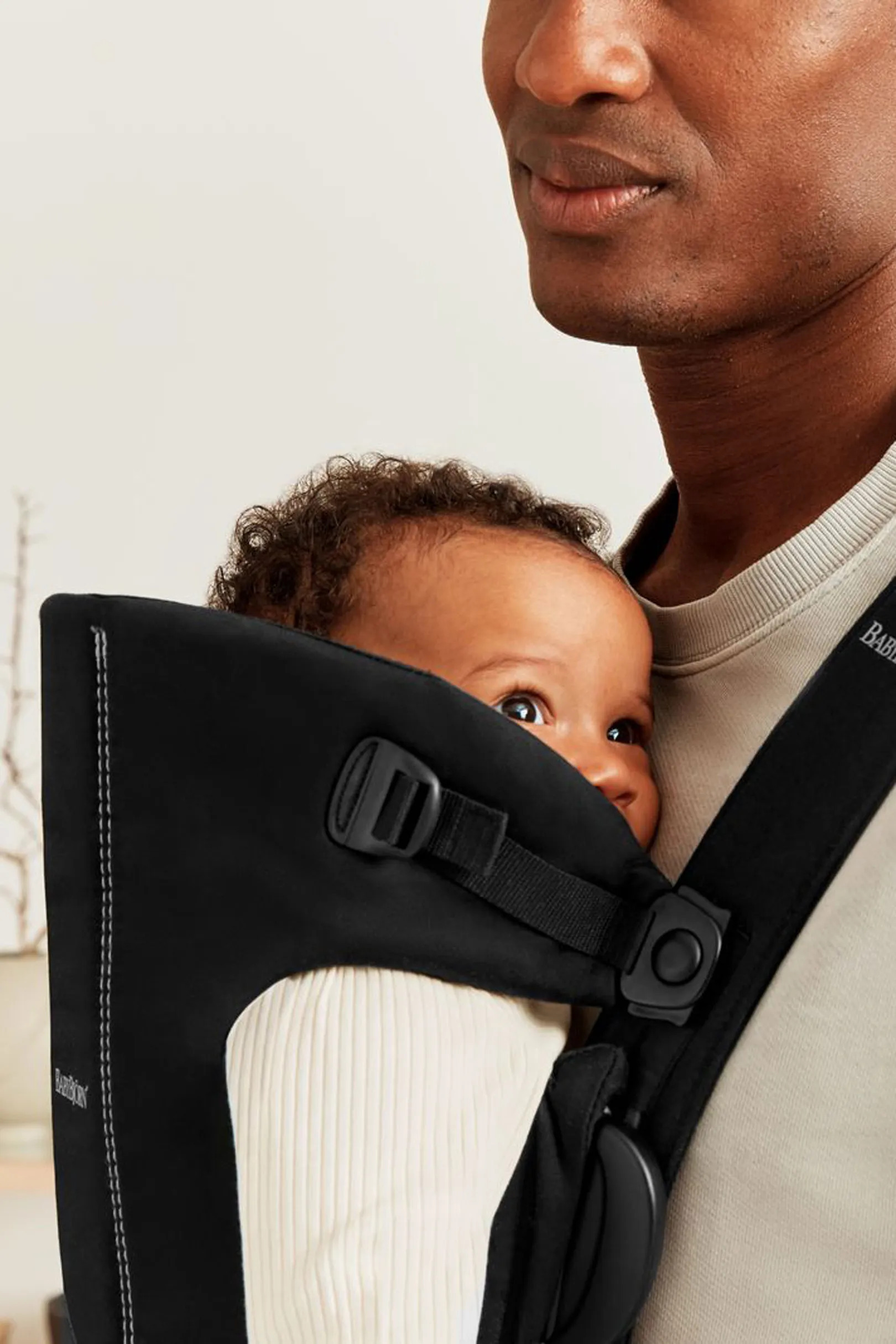BabyBjörn Mini Woven -kantoreppu, black
