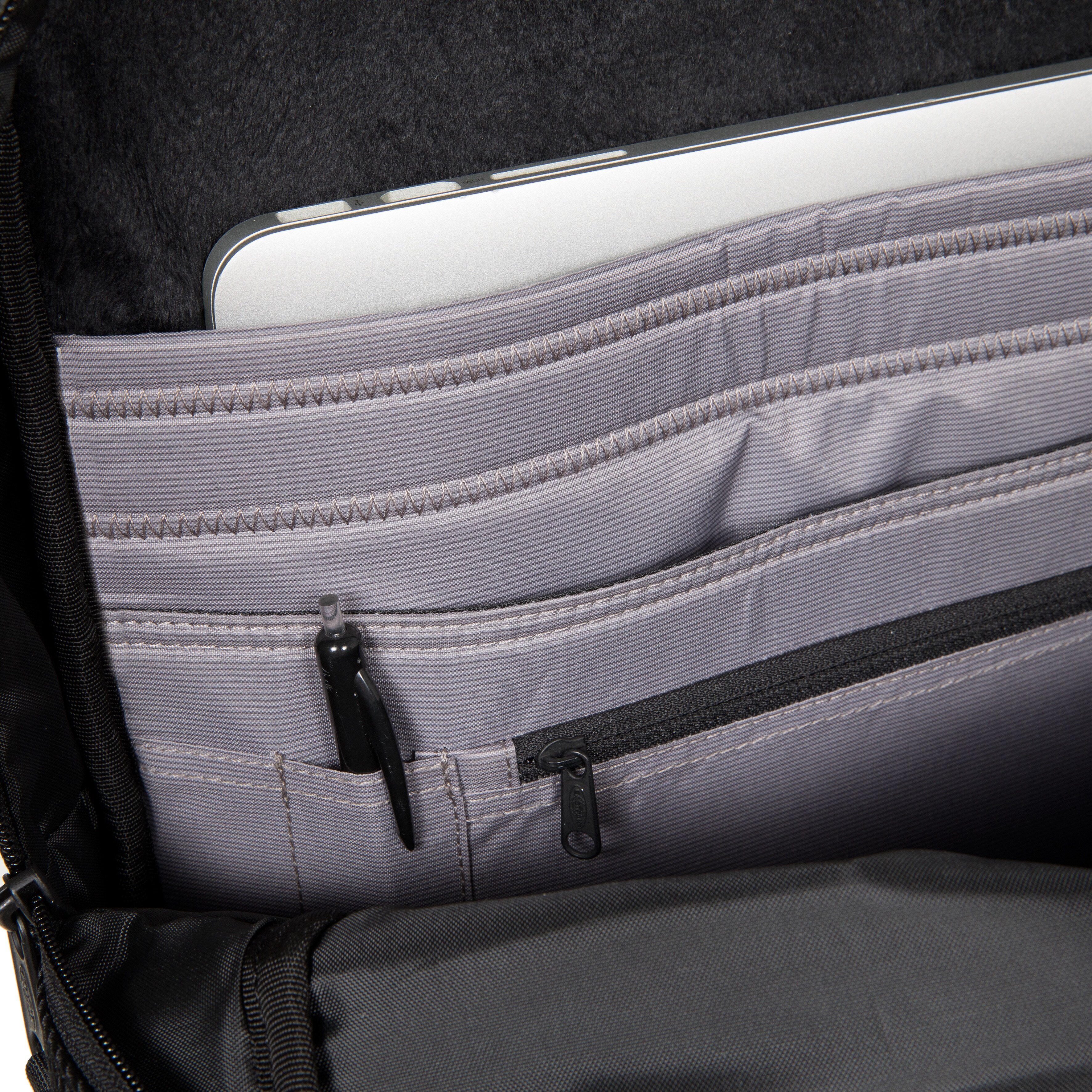Eastpak TECUM M Cnnct Coat -reppu, musta
