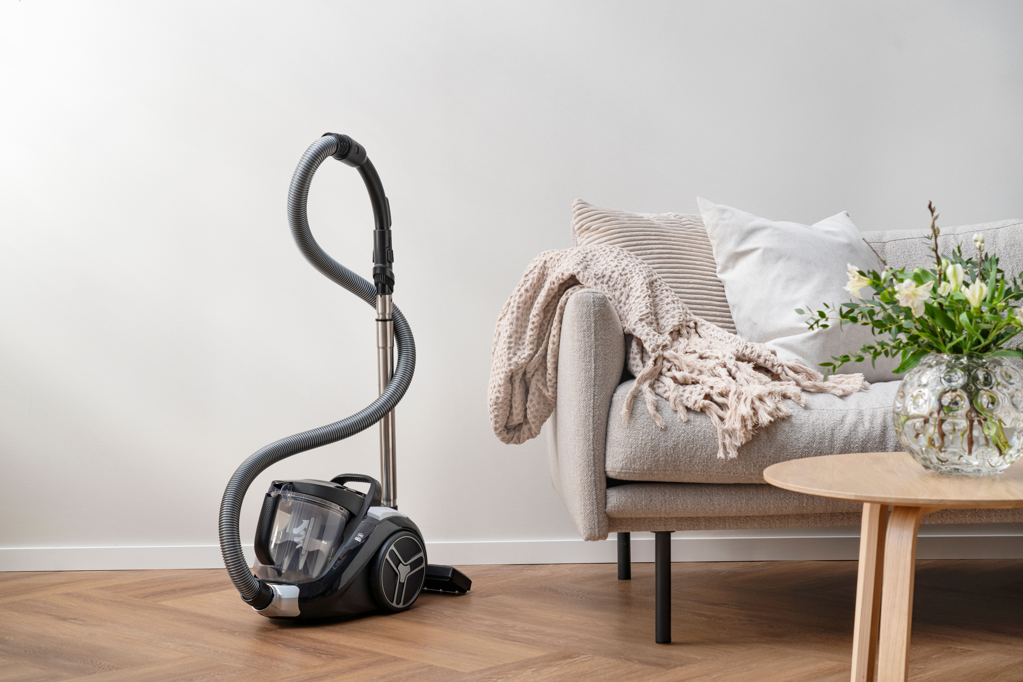 OBH Nordica Compact Power XXL Bagless -pölypussiton pölynimuri, musta