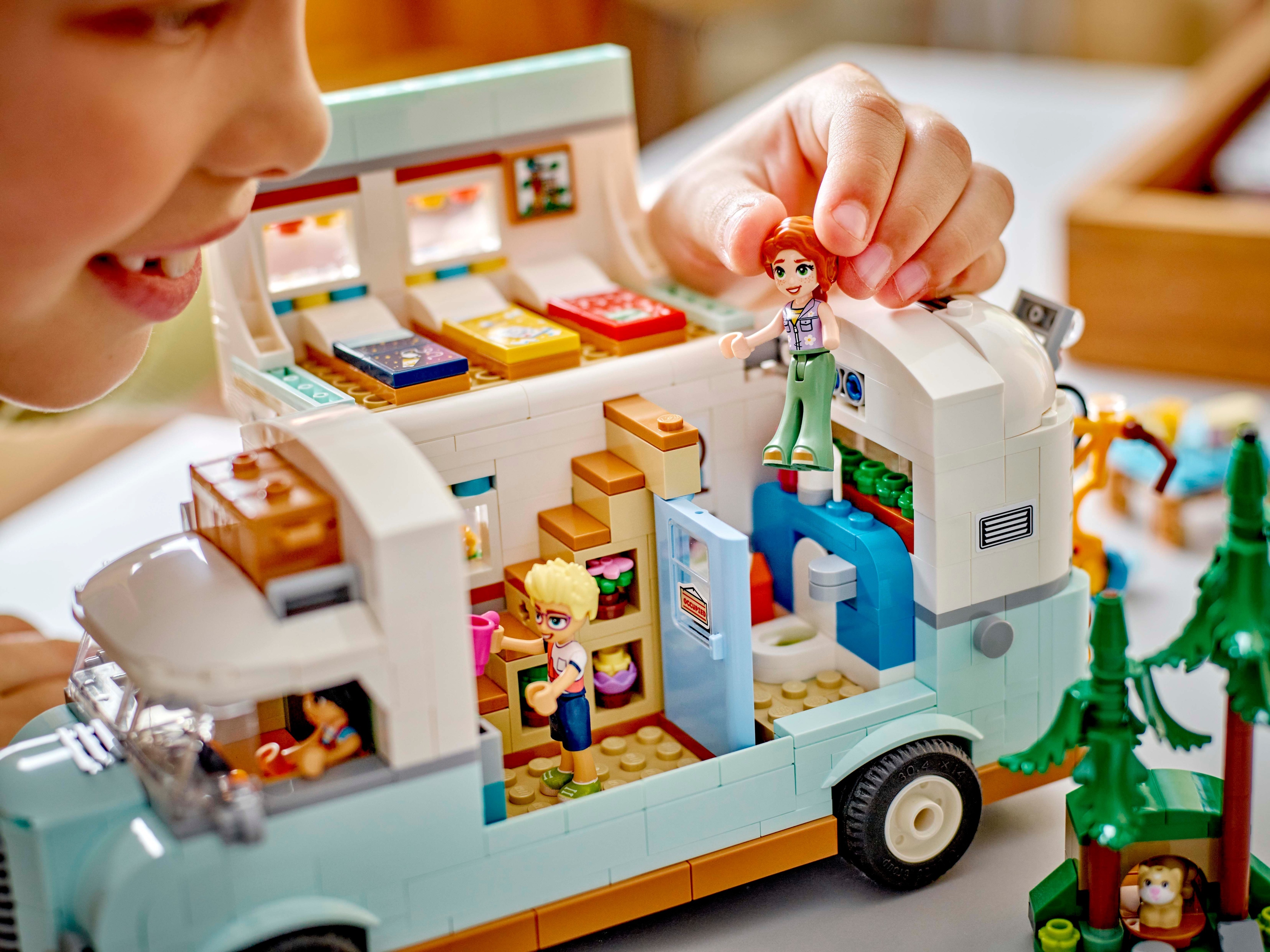 LEGO Friends 42663 – Ystävien seikkailu matkailuautolla