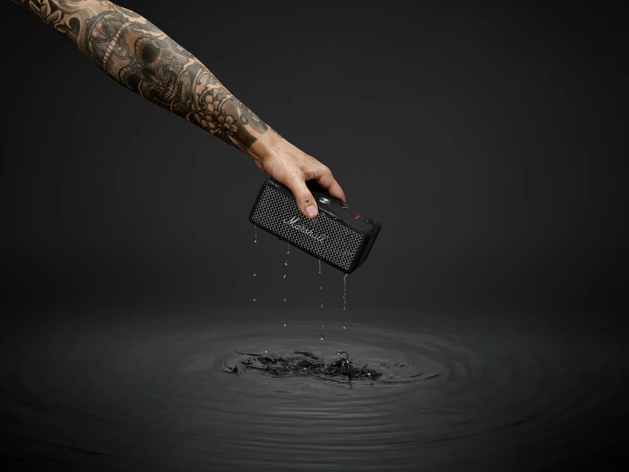 Beats iPhone 17 Pro Rugged suojakuori MagSafella ja Kamerasäätimellä, everestinmusta