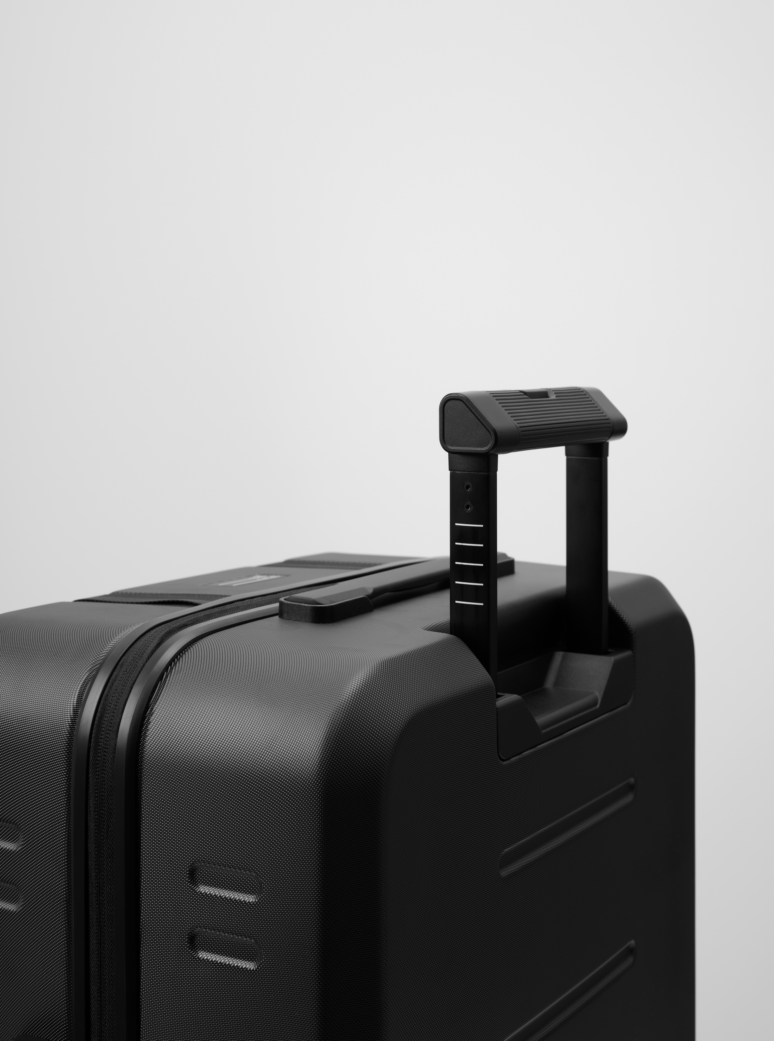Db Ramverk Check-in Luggage Large -matkalaukku, 80 cm, musta