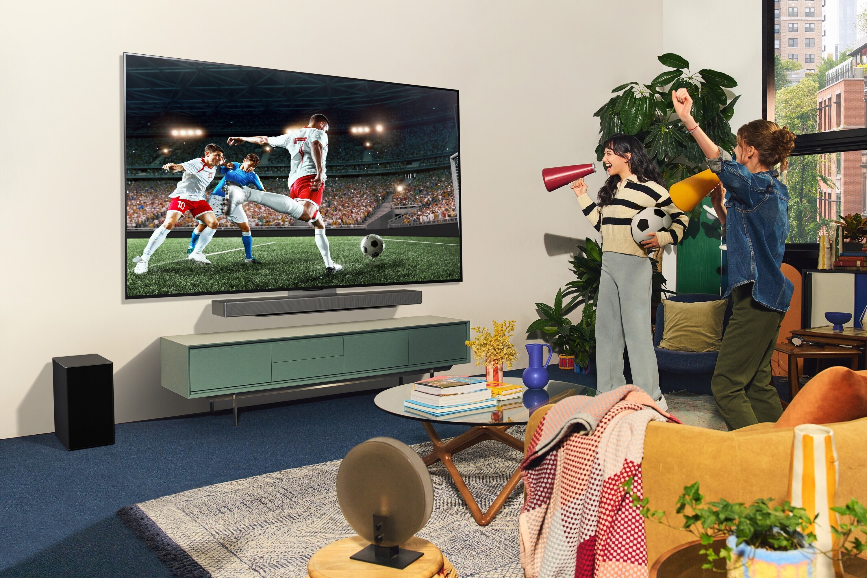 LG 42'' OLED evo C4 – 4K TV