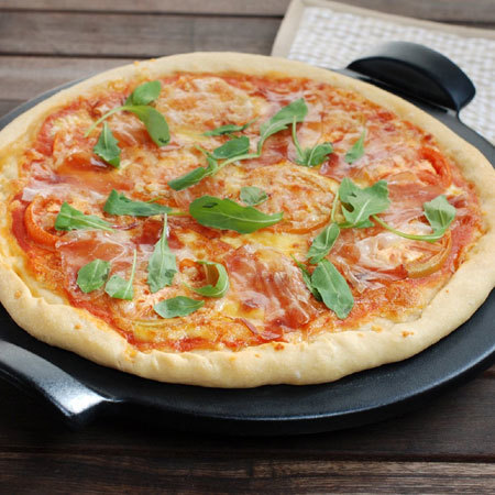 Emile Henry -pizzakivi, 36 cm, musta