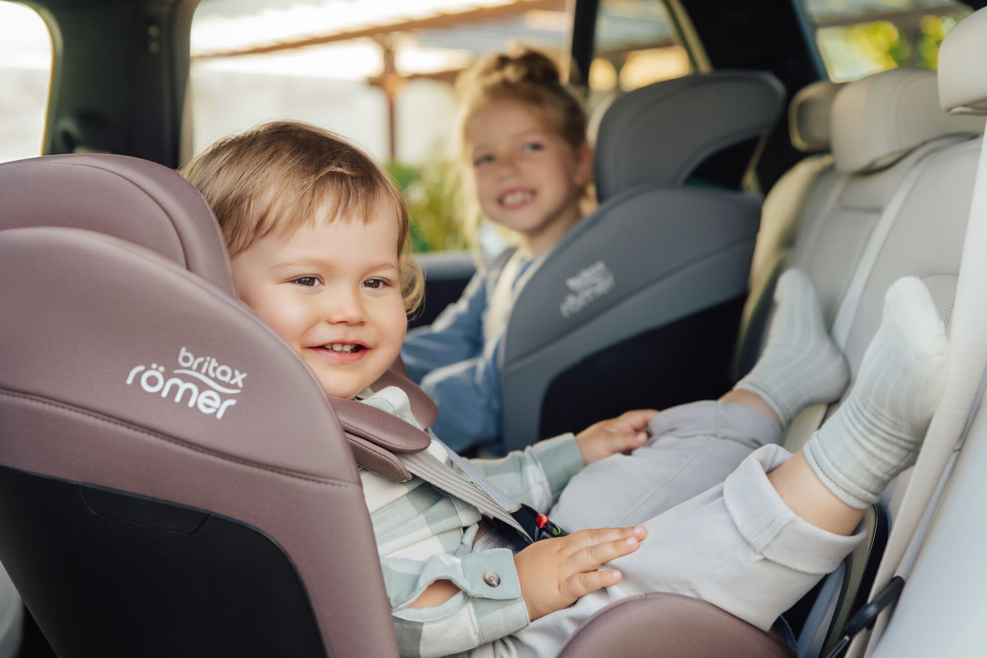 BRITAX RÖMER SWIVEL -turvaistuin, 40 cm - 125 cm, Space Black
