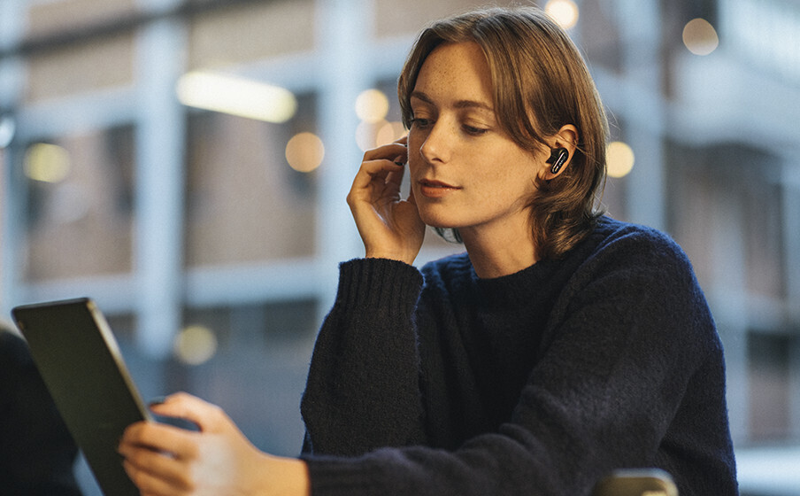AKG N5 Hybrid nappikuulokkeet aktiivisella melunvaimennuksella, musta