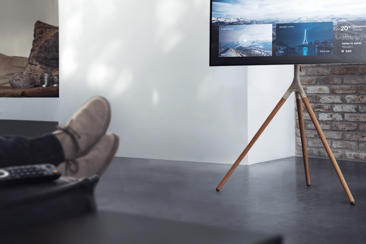 One For All WM7471 -Design lattiajalusta 32-65" televisioille