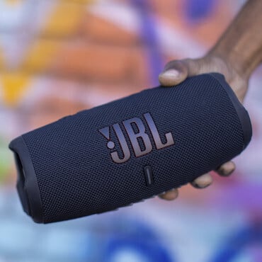 JBL Charge 5 -Bluetooth-kaiutin, musta