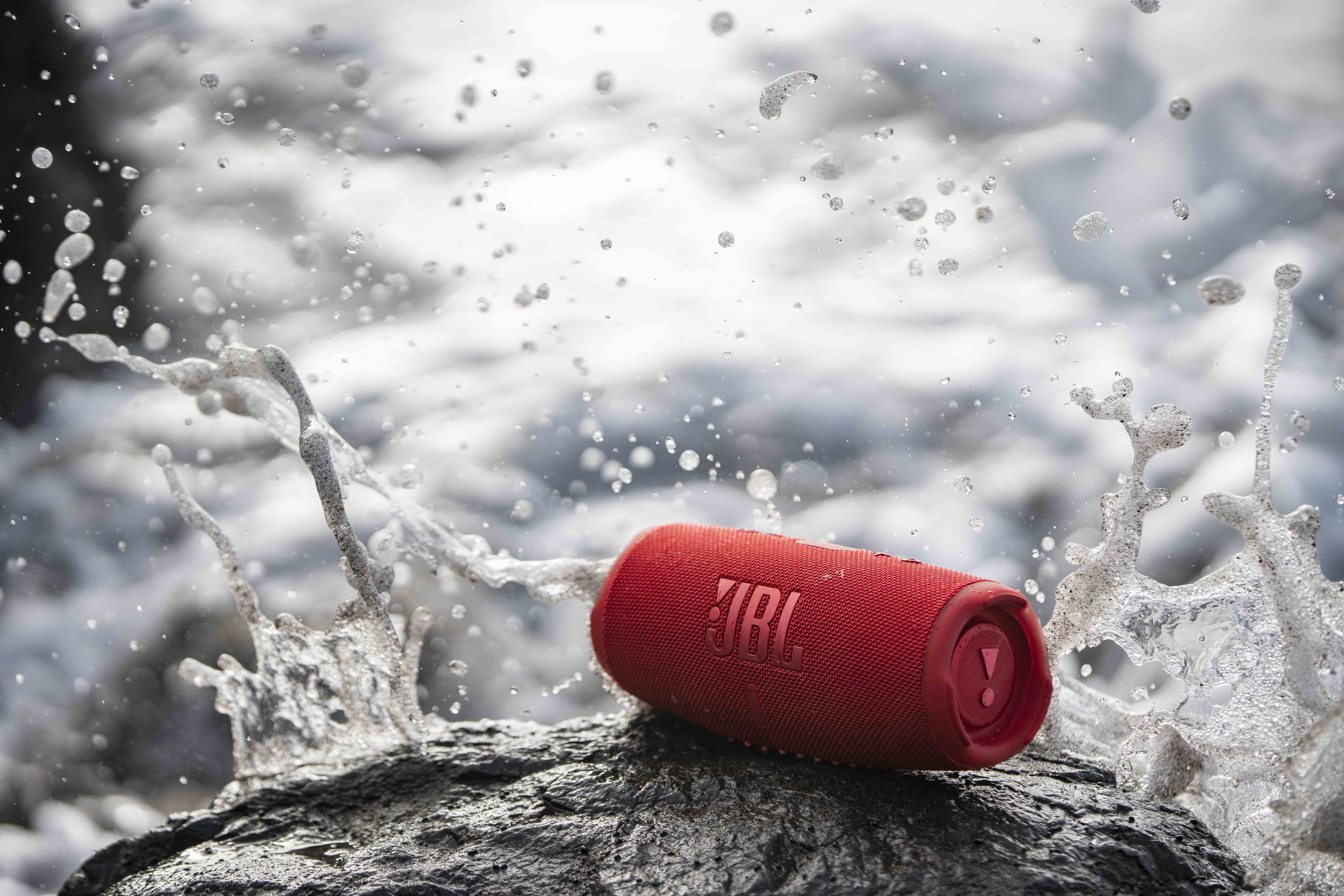 JBL Charge 5 -Bluetooth-kaiutin, punainen
