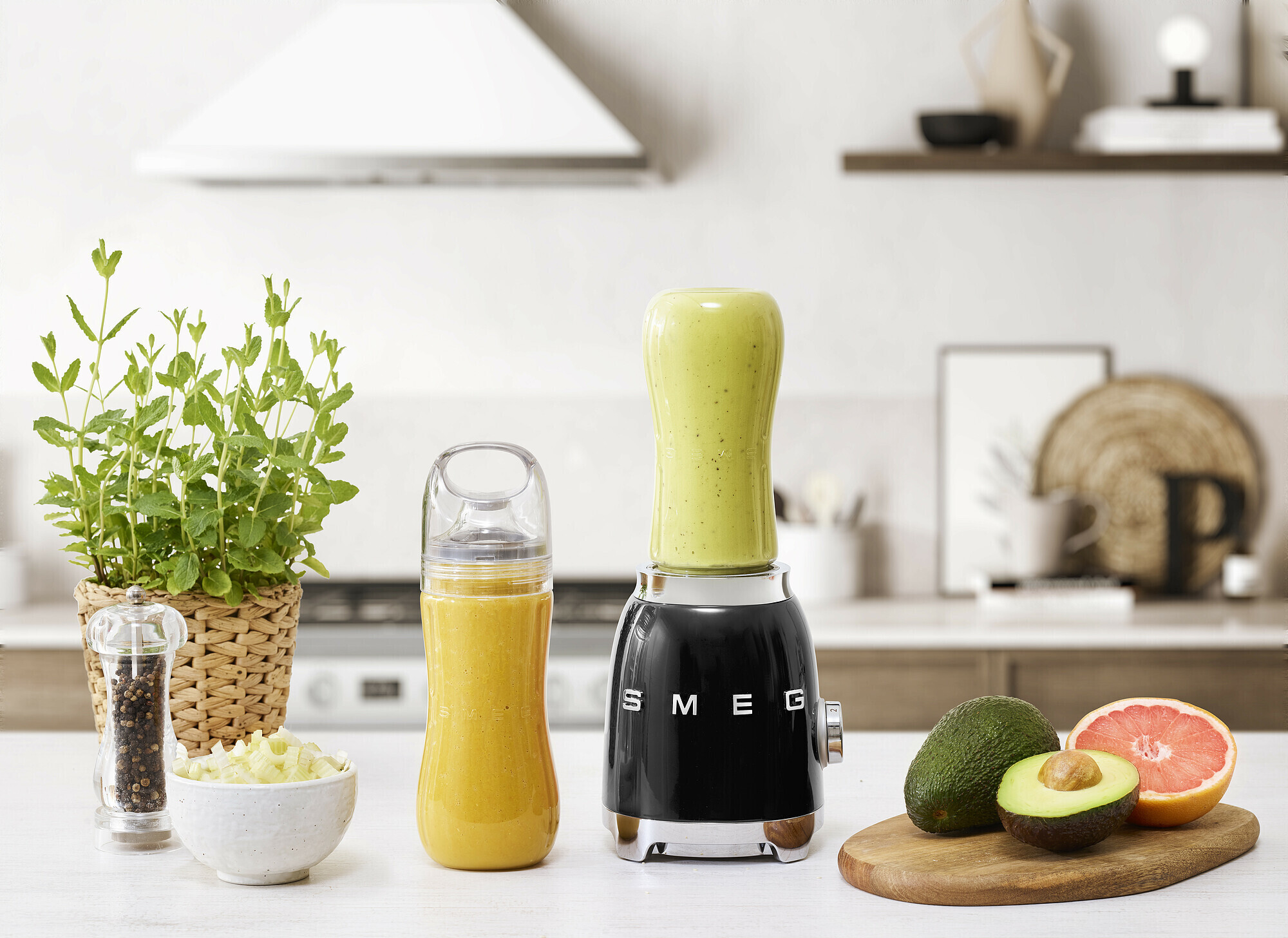 Smeg Personal Blender PBF01BLEU -tehosekoitin, musta
