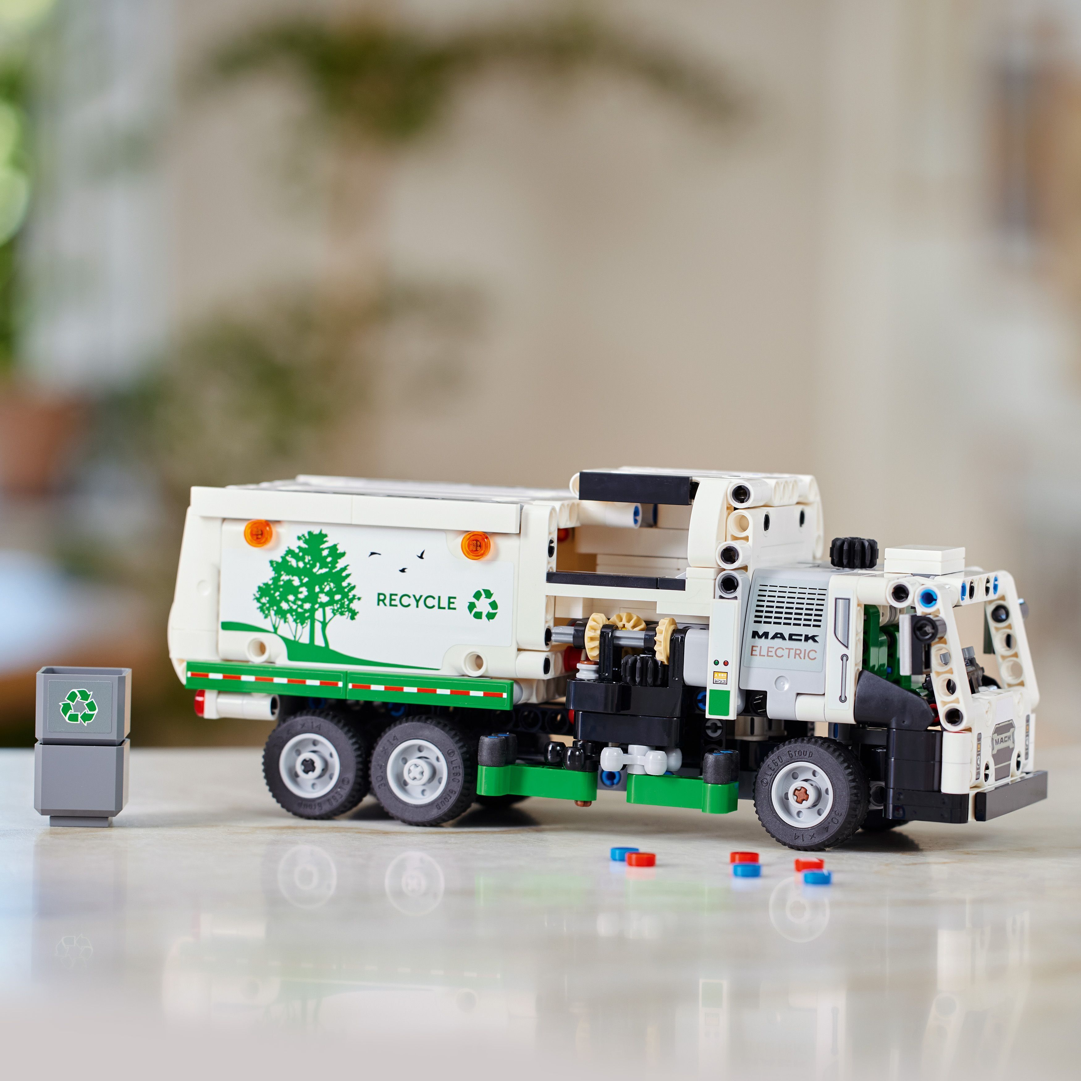 LEGO Technic 42167  - Mack® LR Electric Jäteauto