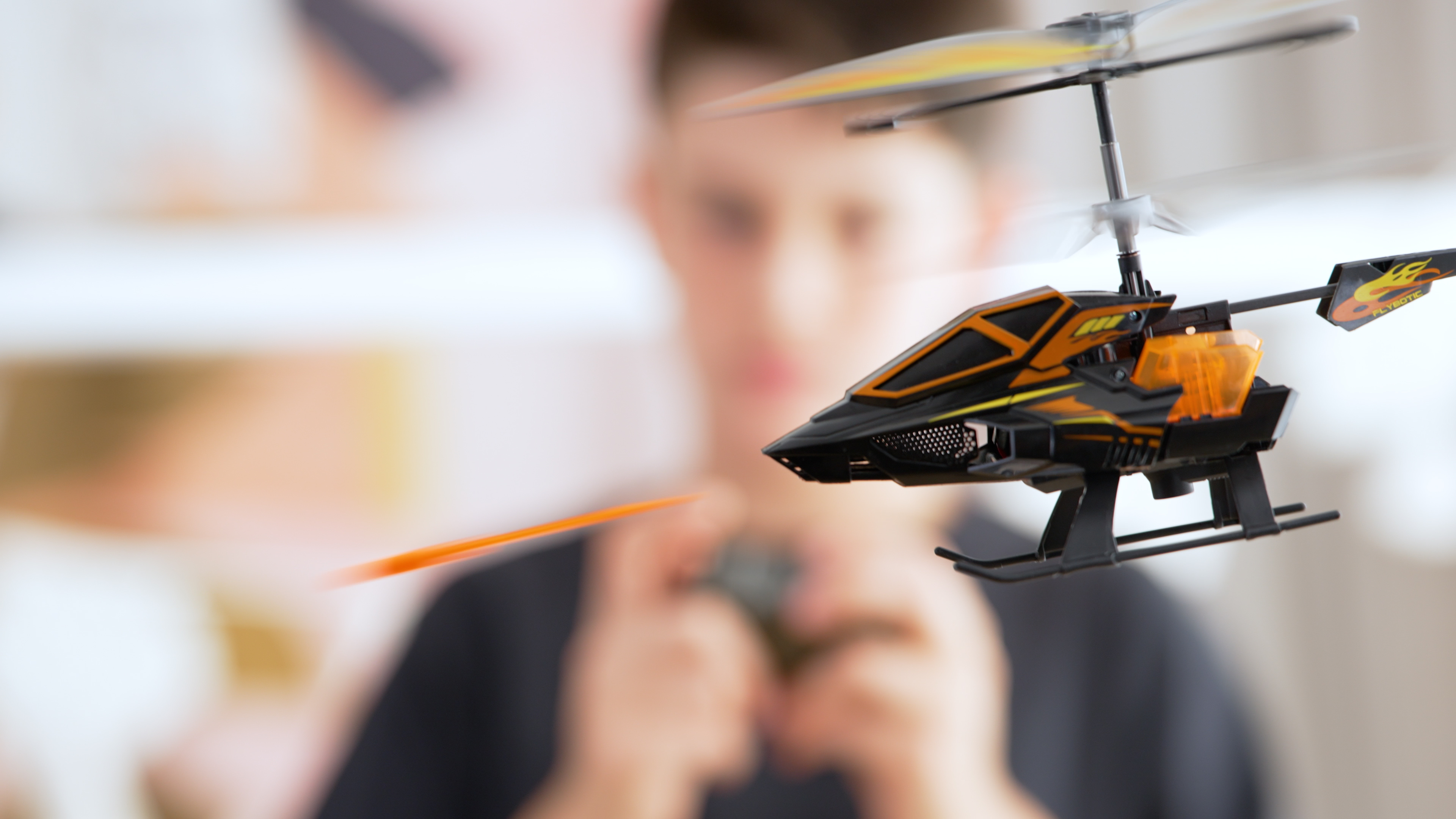 Flybotic Hover Blast - kauko-ohjattava helikopteri