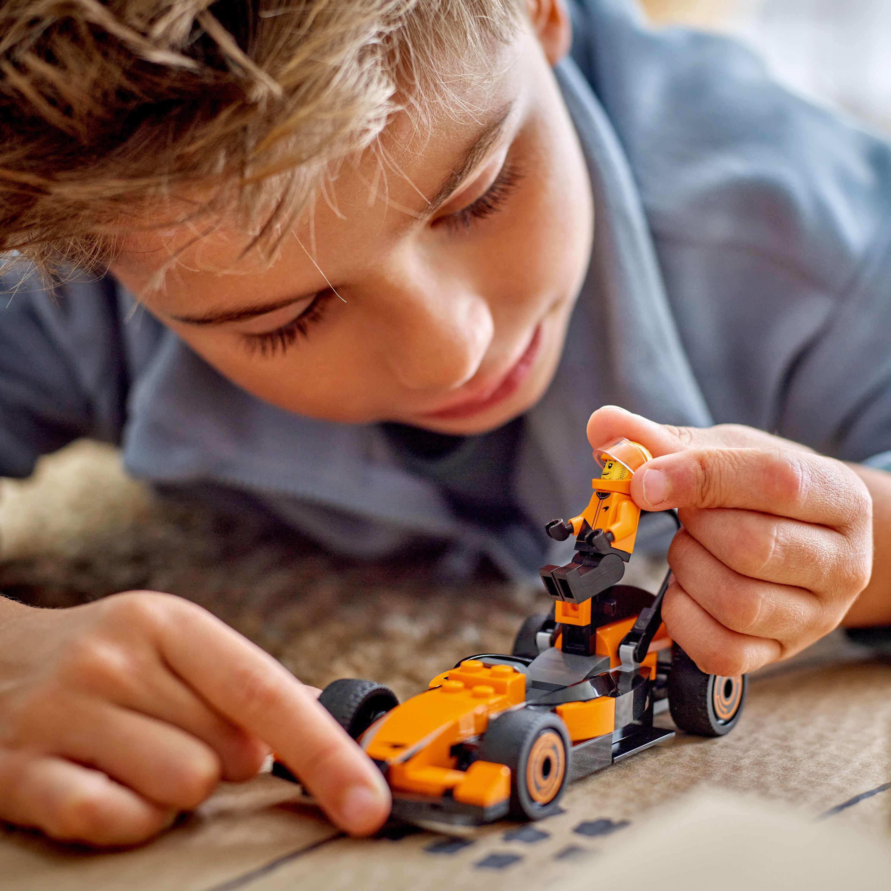LEGO City 60442 – F1-kuljettaja ja McLaren-kilpa-auto