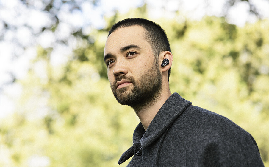 AKG N5 Hybrid nappikuulokkeet aktiivisella melunvaimennuksella, musta