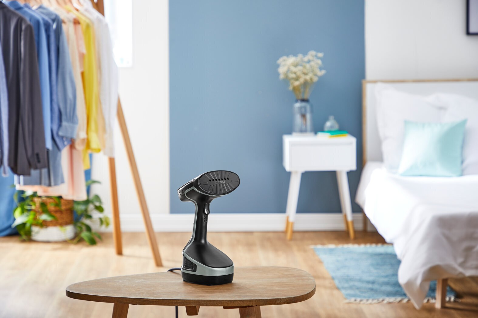 Tefal Access Steam Force -vaatehöyrystin, musta