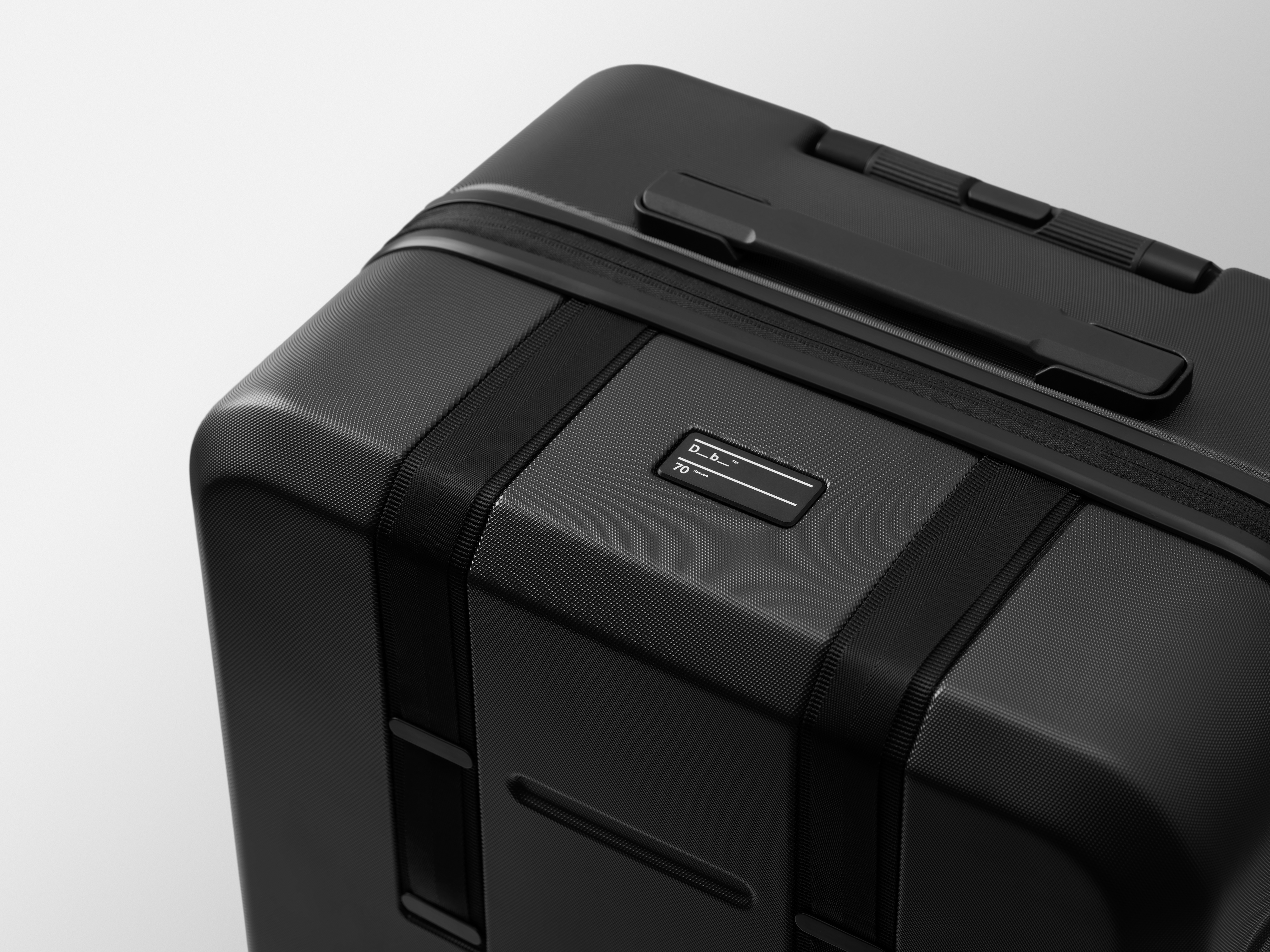 Db Ramverk Check-in Luggage Large -matkalaukku, 80 cm, musta