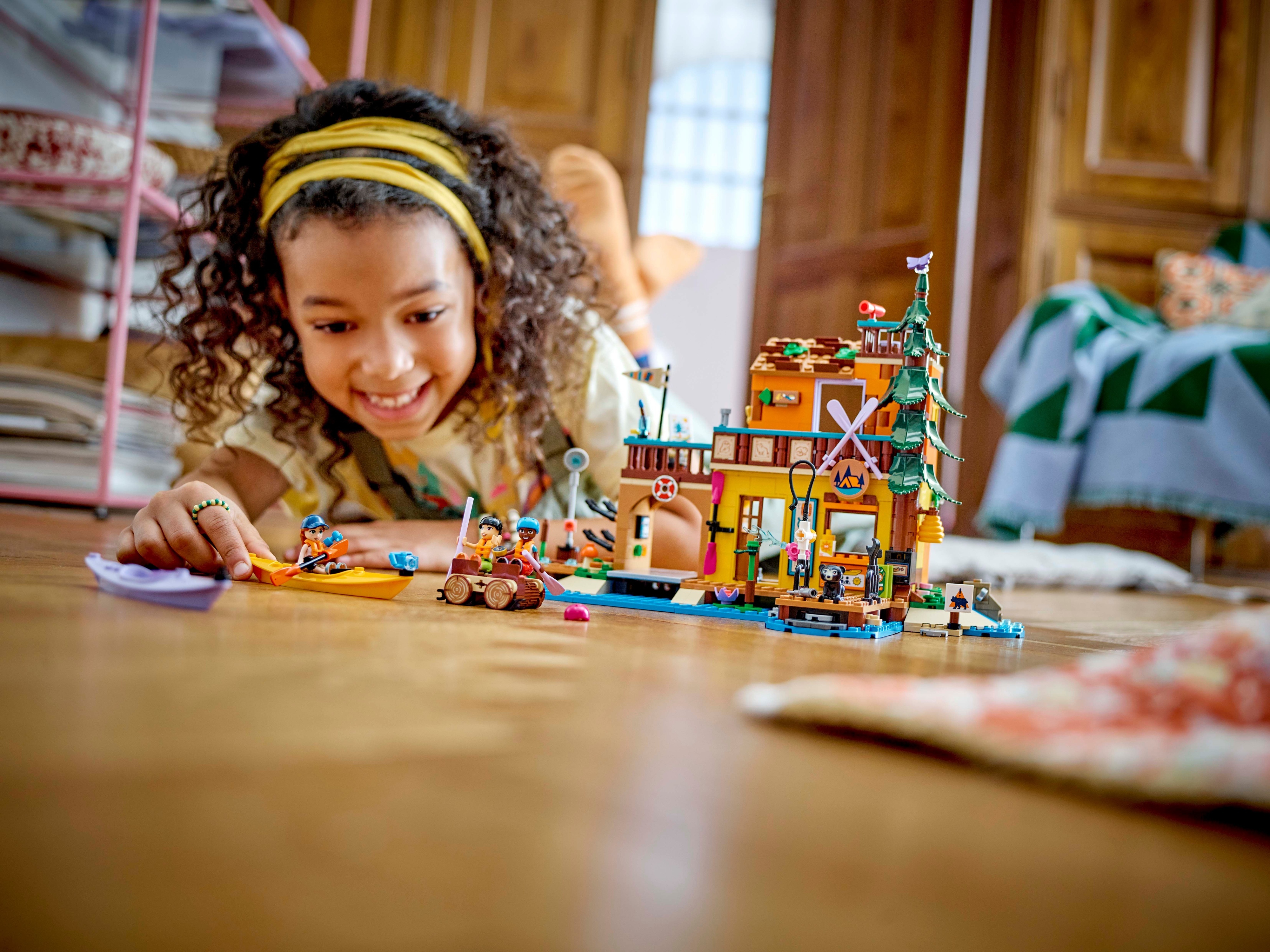 LEGO Friends 42626  - Vesiurheilua seikkailuleirillä