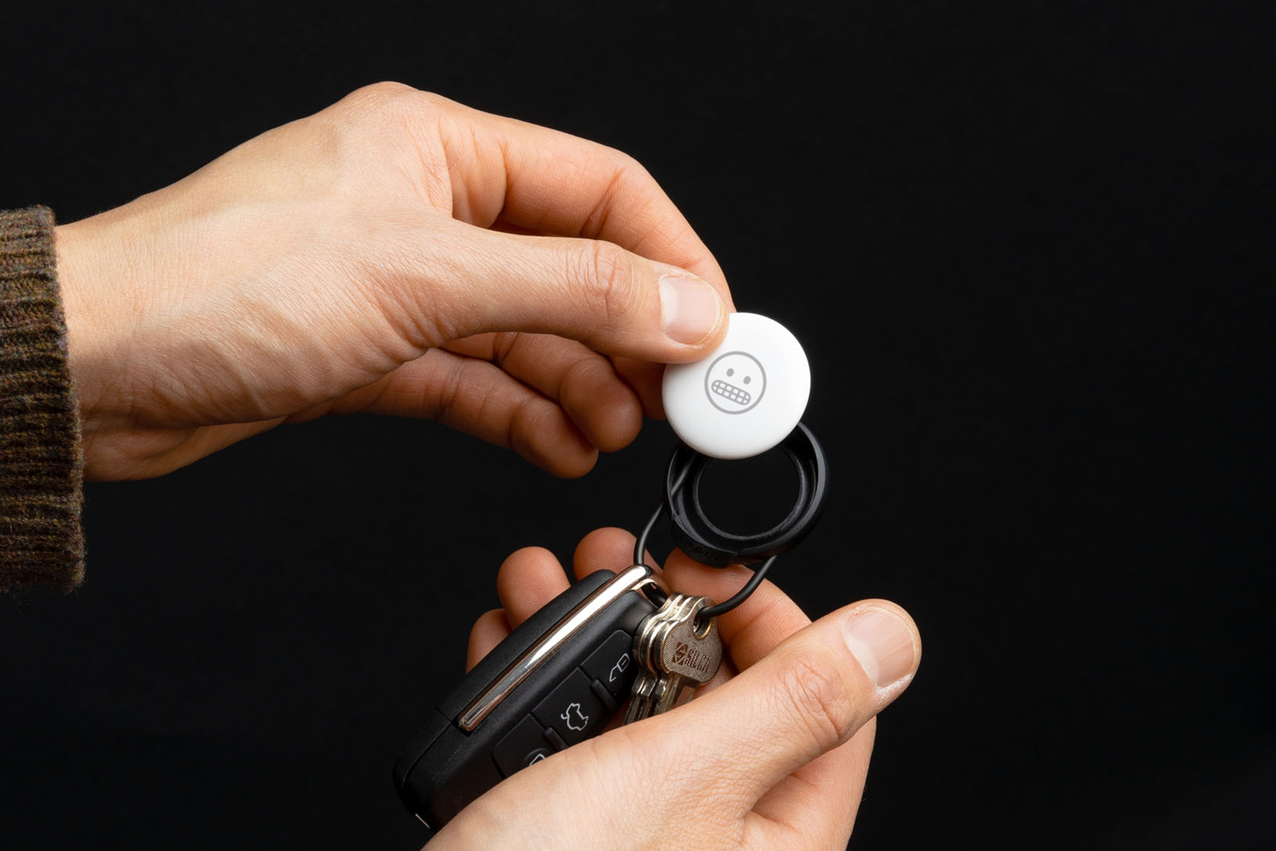 Orbitkey Slim Case for AirTag -pidike avainrenkaalla, musta
