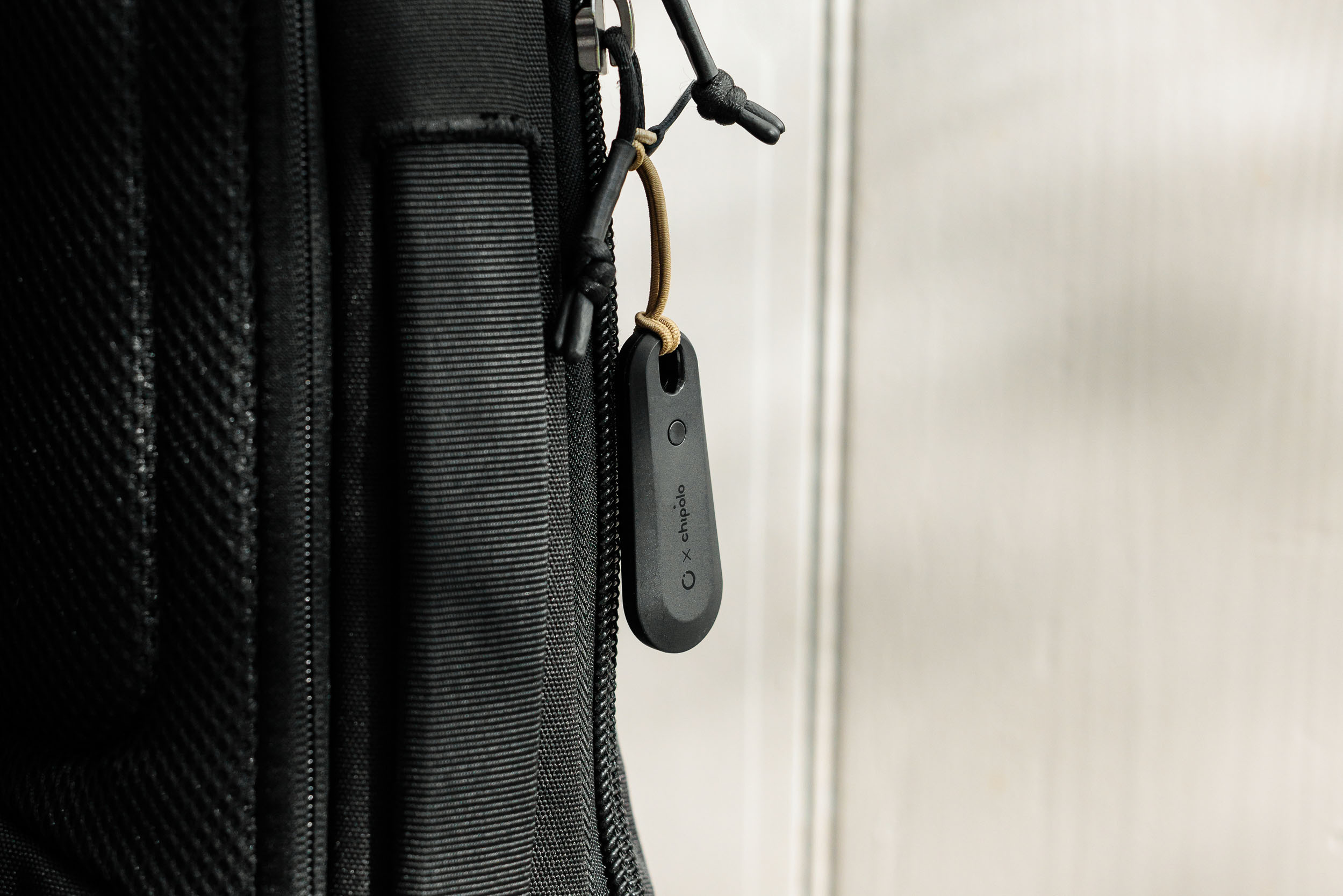 Orbitkey x Chipolo Tracker v2 -paikannuslaite, musta