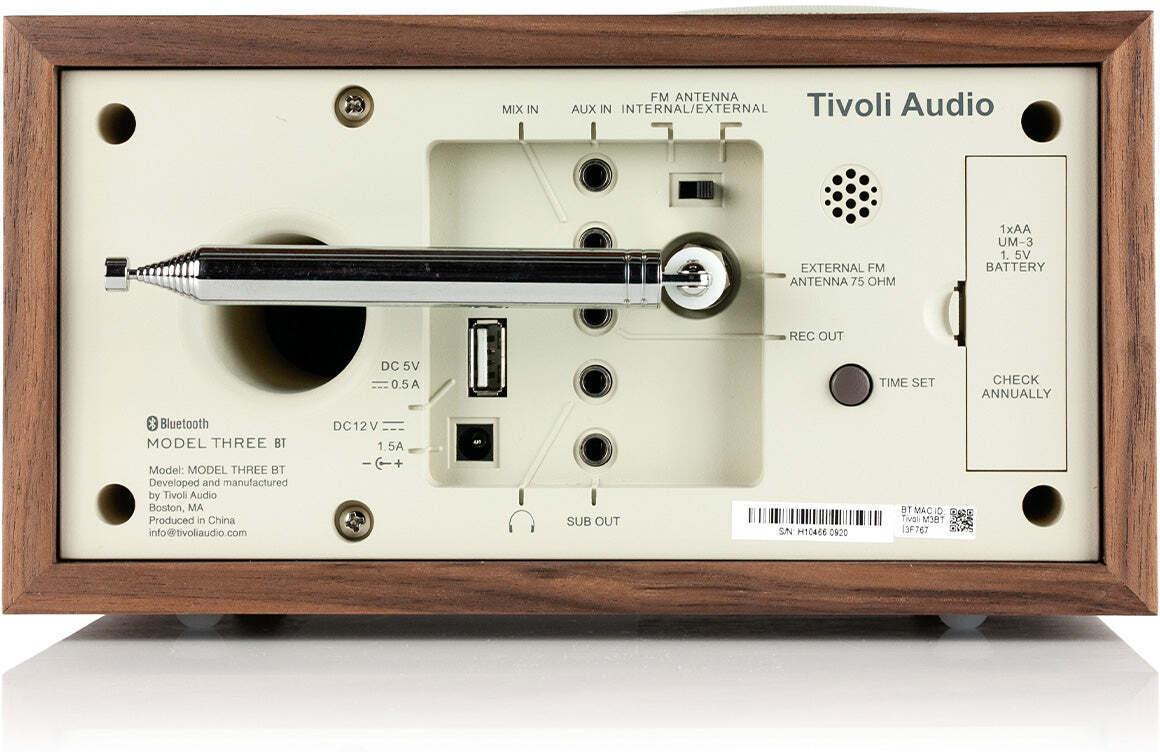Tivoli Audio Model Three BT kelloradio, pähkinä