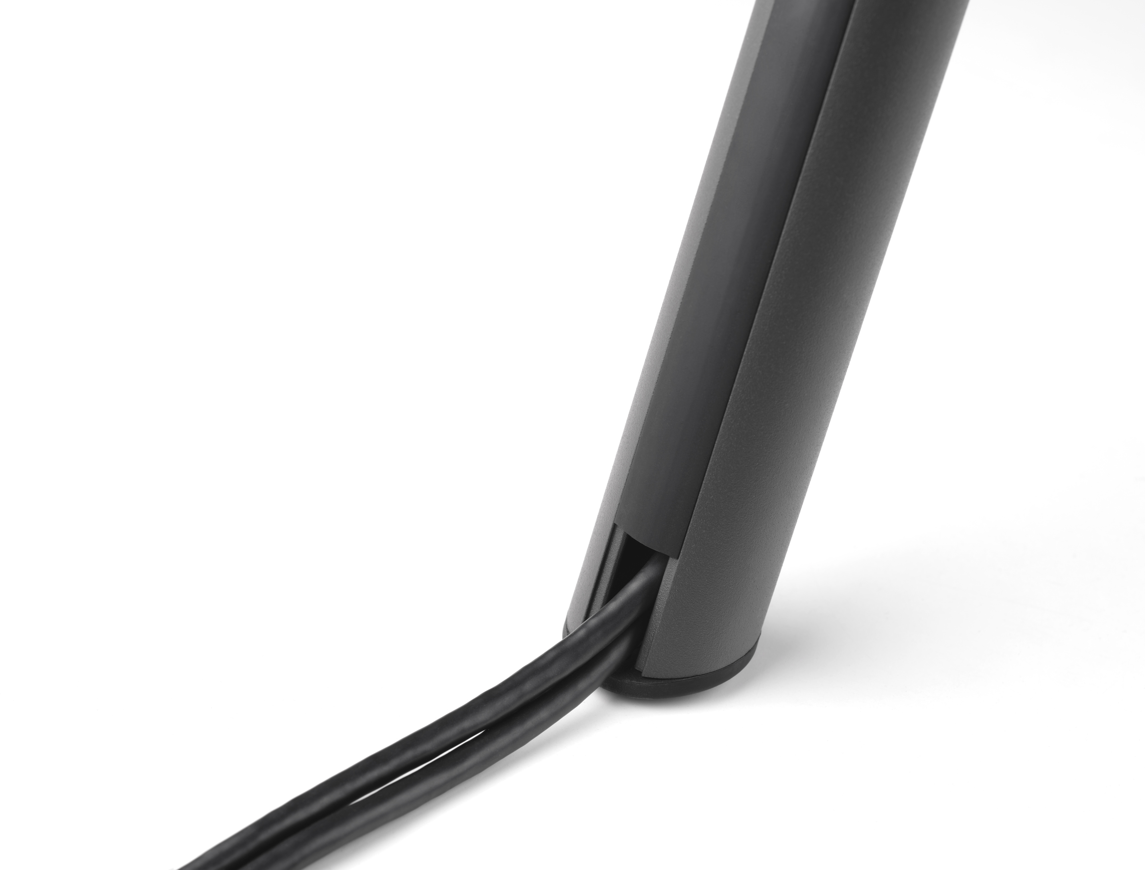 One For All WM7461 -Design lattiajalusta 32-65" televisioille, harmaa metalli