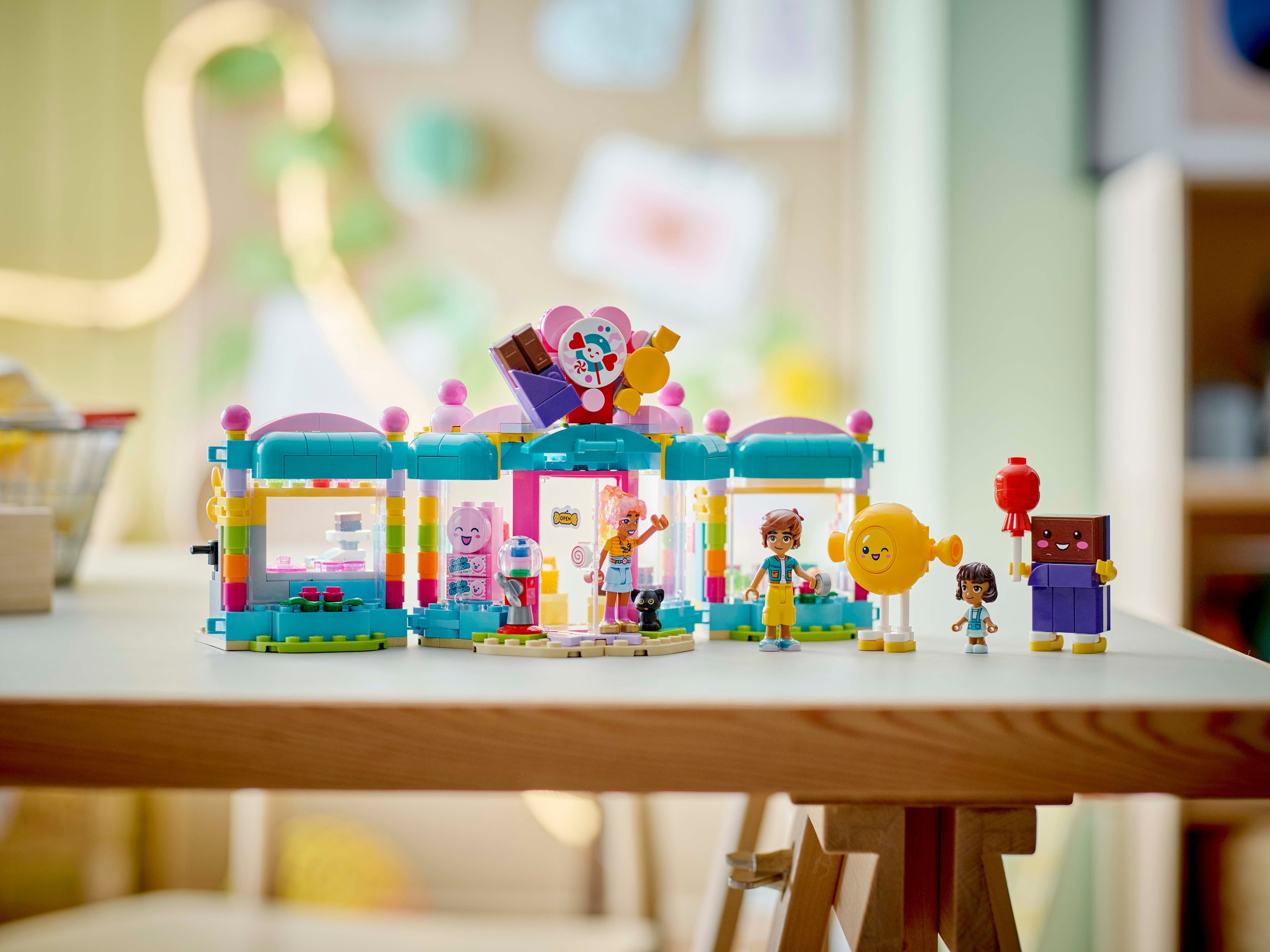 LEGO Friends 42649 – Heartlake Cityn karkkikauppa
