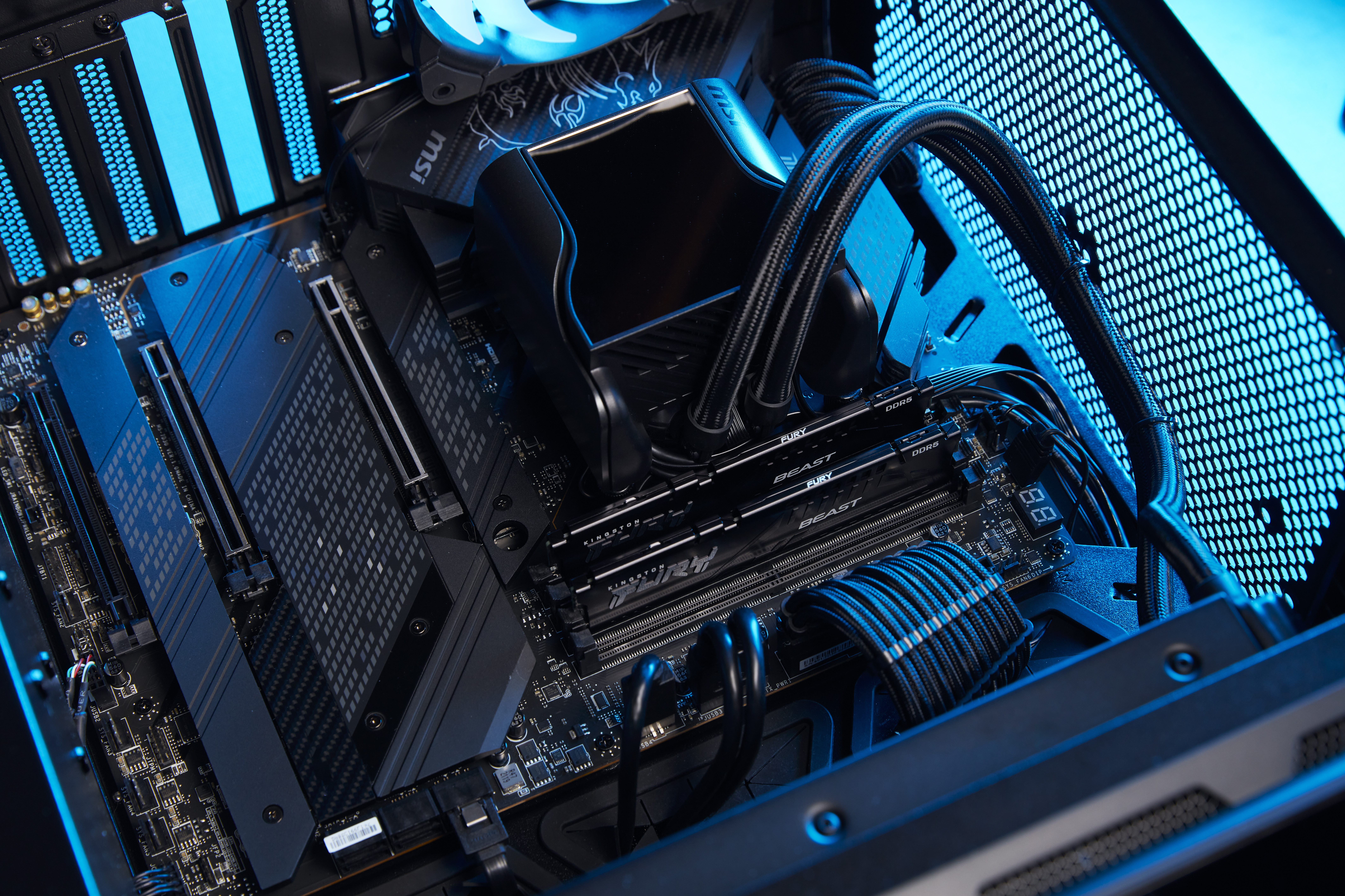 FoneKit TechFiber MagSafe-yhteensopiva suojakuori, iPhone 17, tummanharmaa