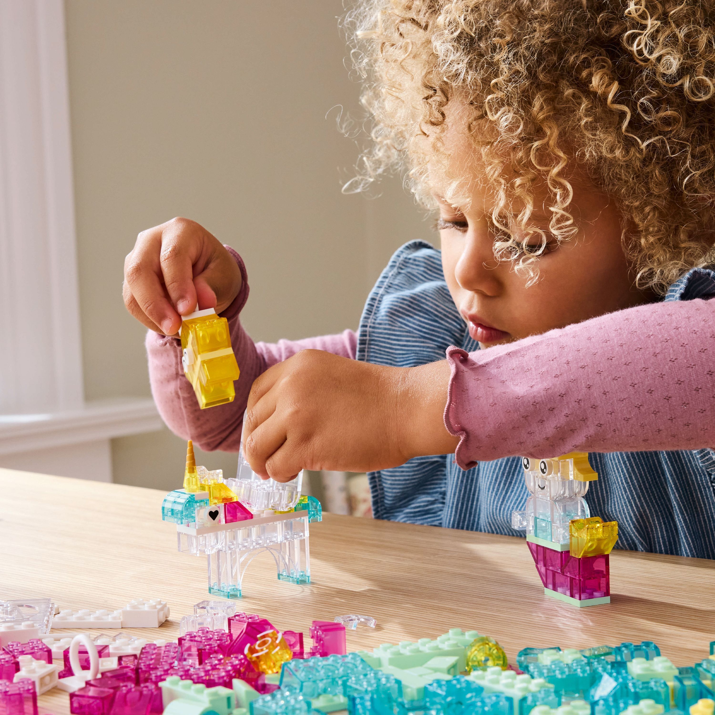 LEGO Classic 11040 – Läpinäkyvien palikoiden taikalaatikko