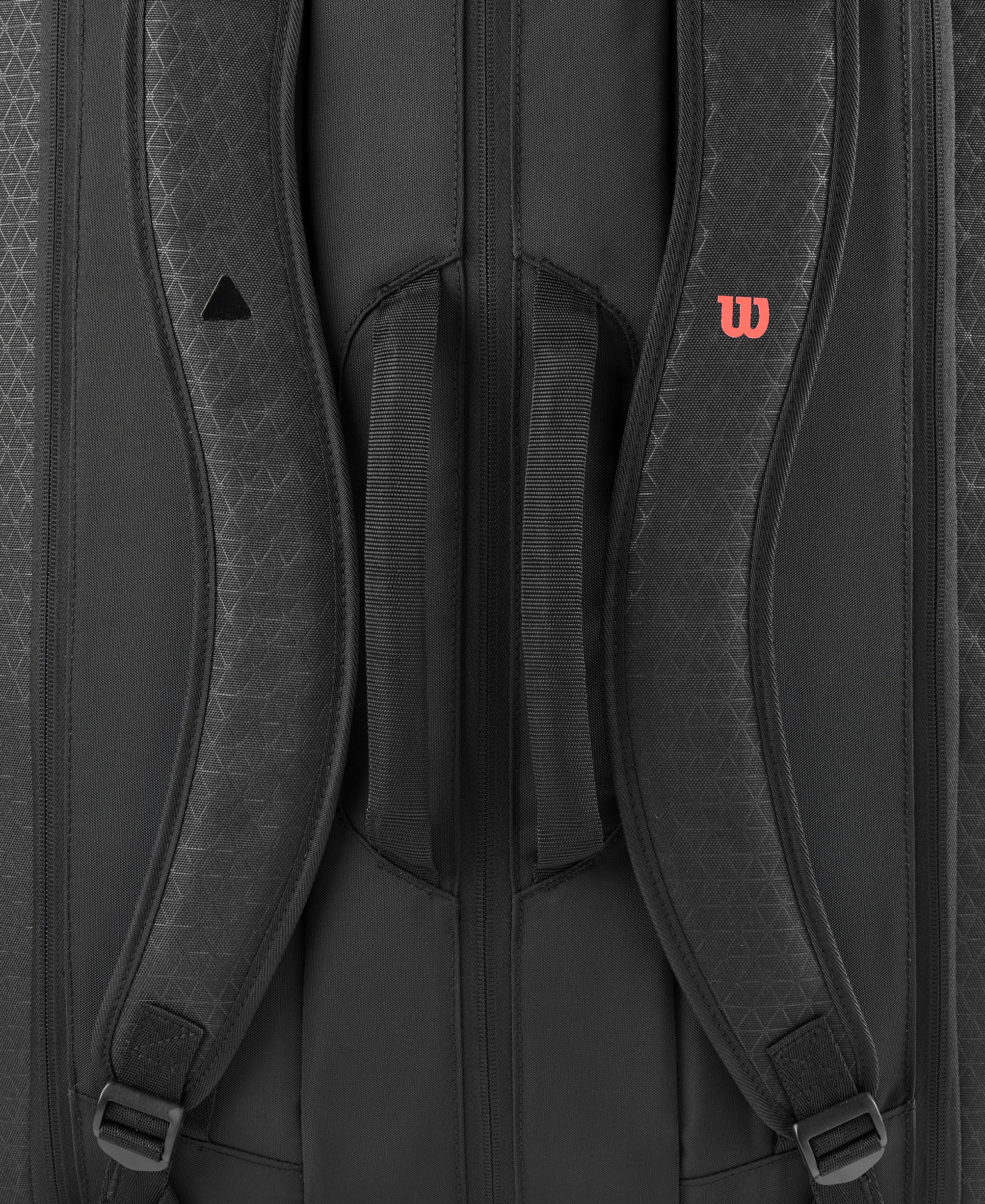 Wilson Clash v3 Super Tour 15-pack mailalaukku, musta