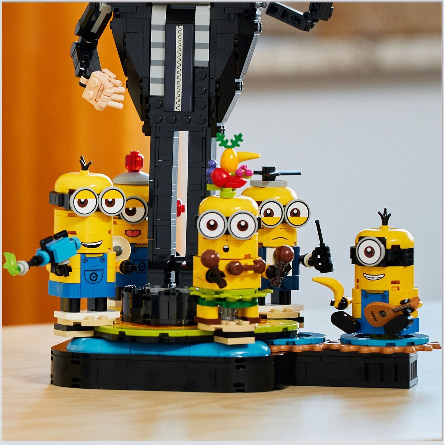 LEGO Minions 75582  - Palikoista rakennettavat Gru ja kätyrit