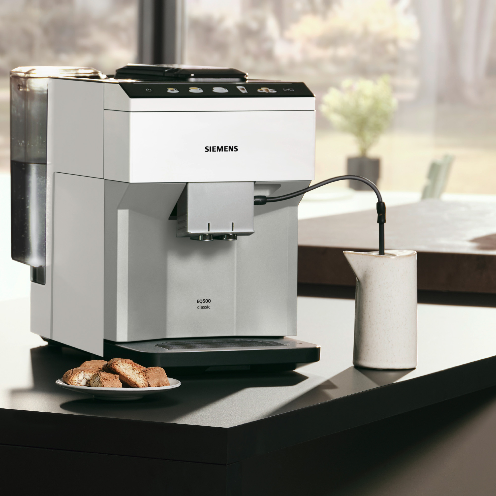 Siemens TP515R02 EQ500 -kahviautomaatti, valkoinen