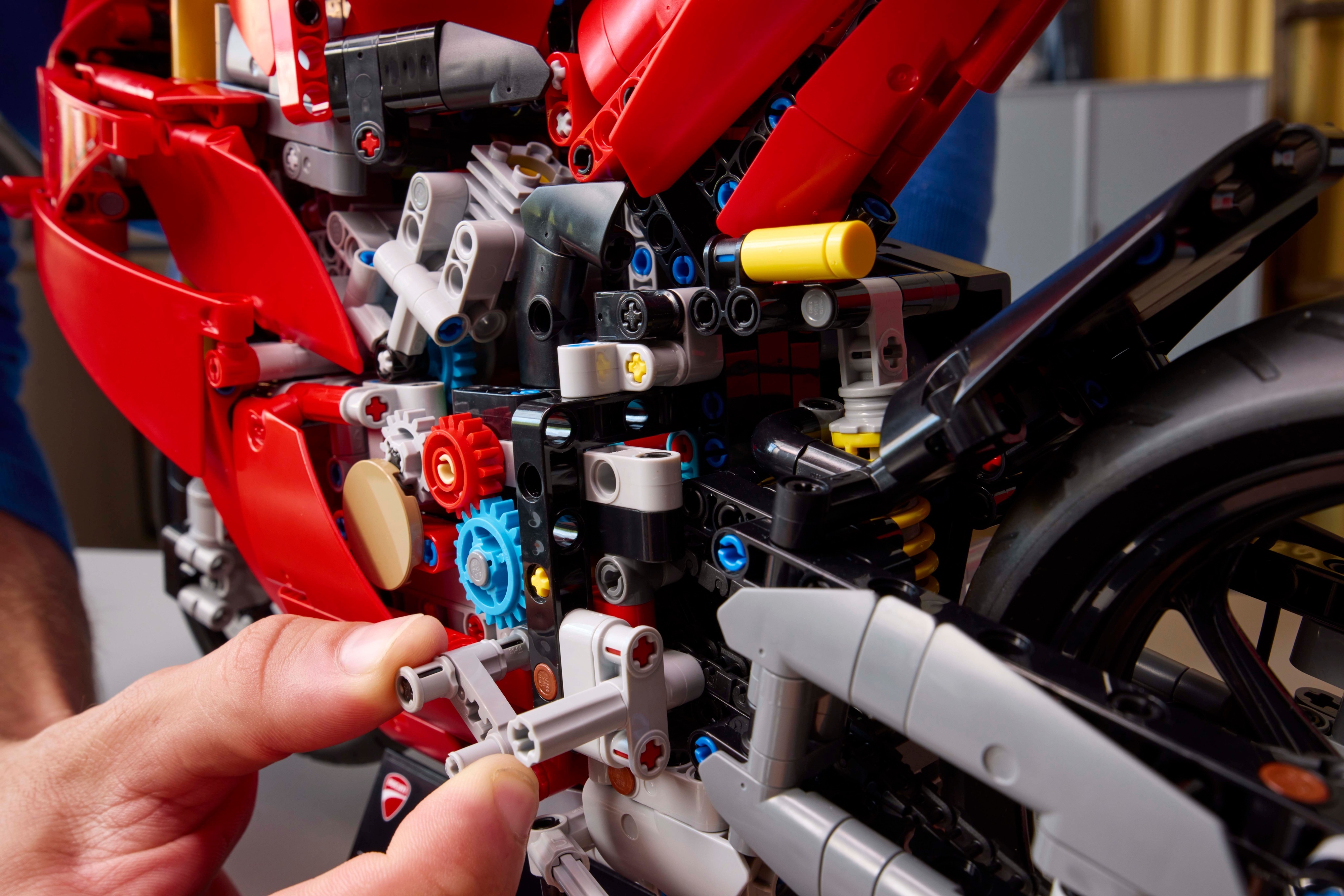 LEGO Technic 42202 – Ducati Panigale V4 S ‑moottoripyörä