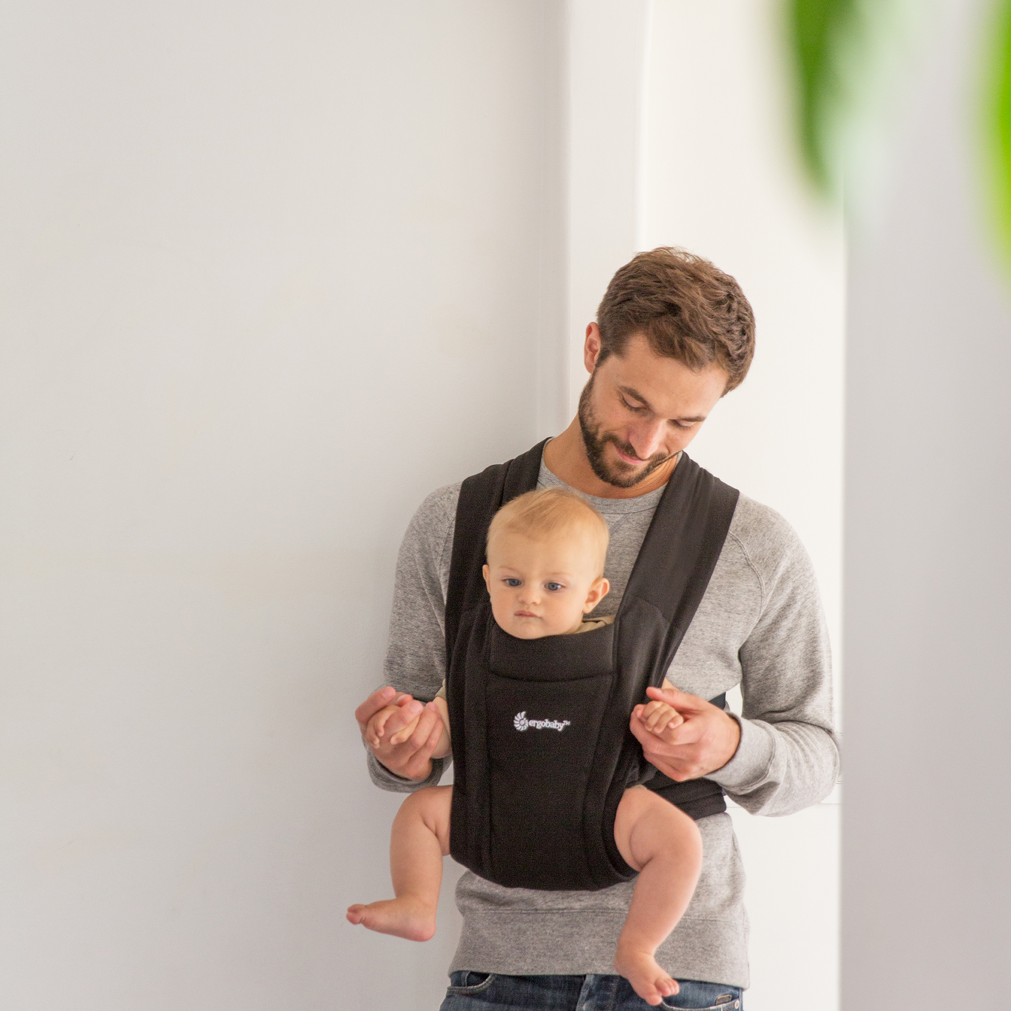 Ergobaby Embrace -kantoreppu, Pure Black