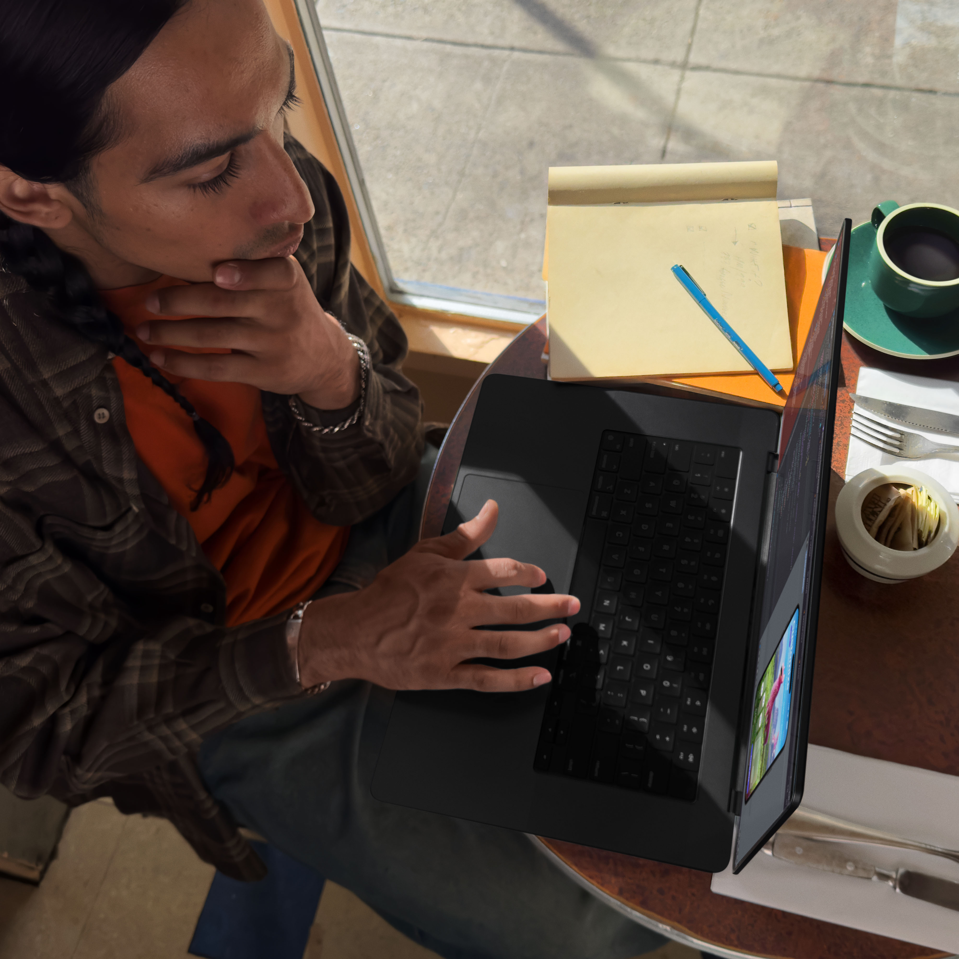 Apple MacBook Pro 16” M3 Max 96 Gt, 1 Tt 2023 -kannettava, hopea (MRW73)