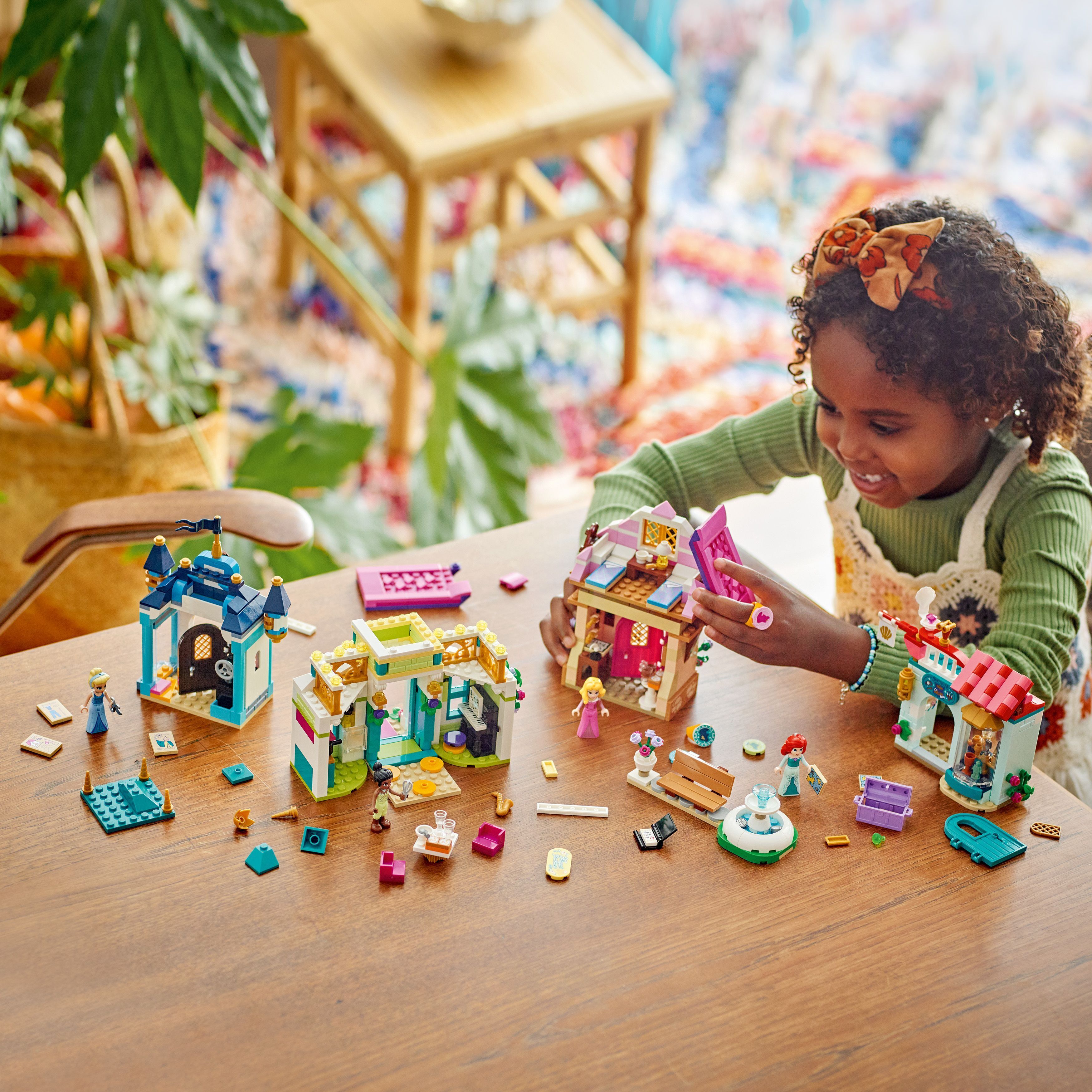 LEGO Disney Princess 43246  - Disney-prinsessojen markkinaseikkailu