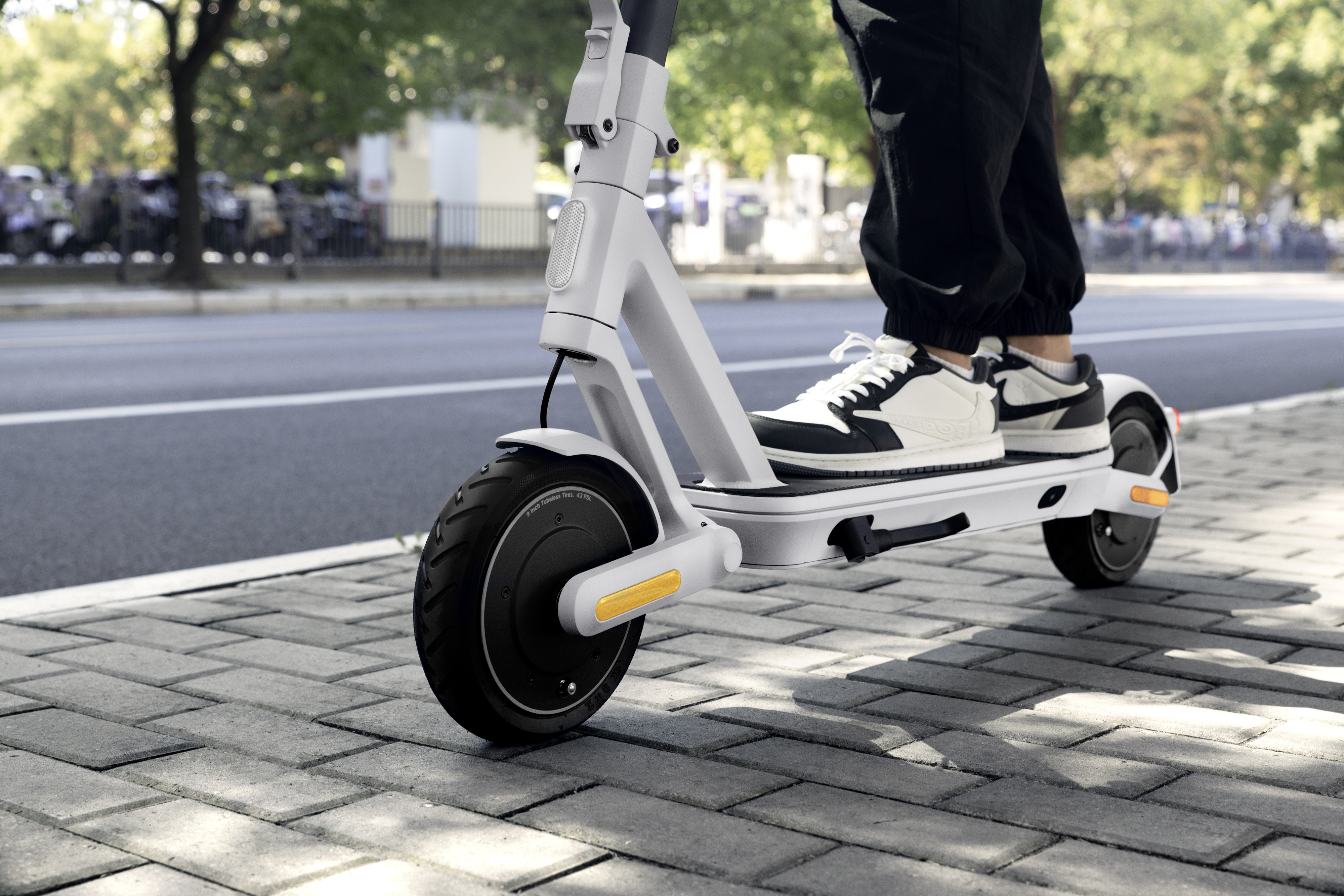 Ninebot by Segway Kickscooter F2 PRO E -sähköpotkulauta