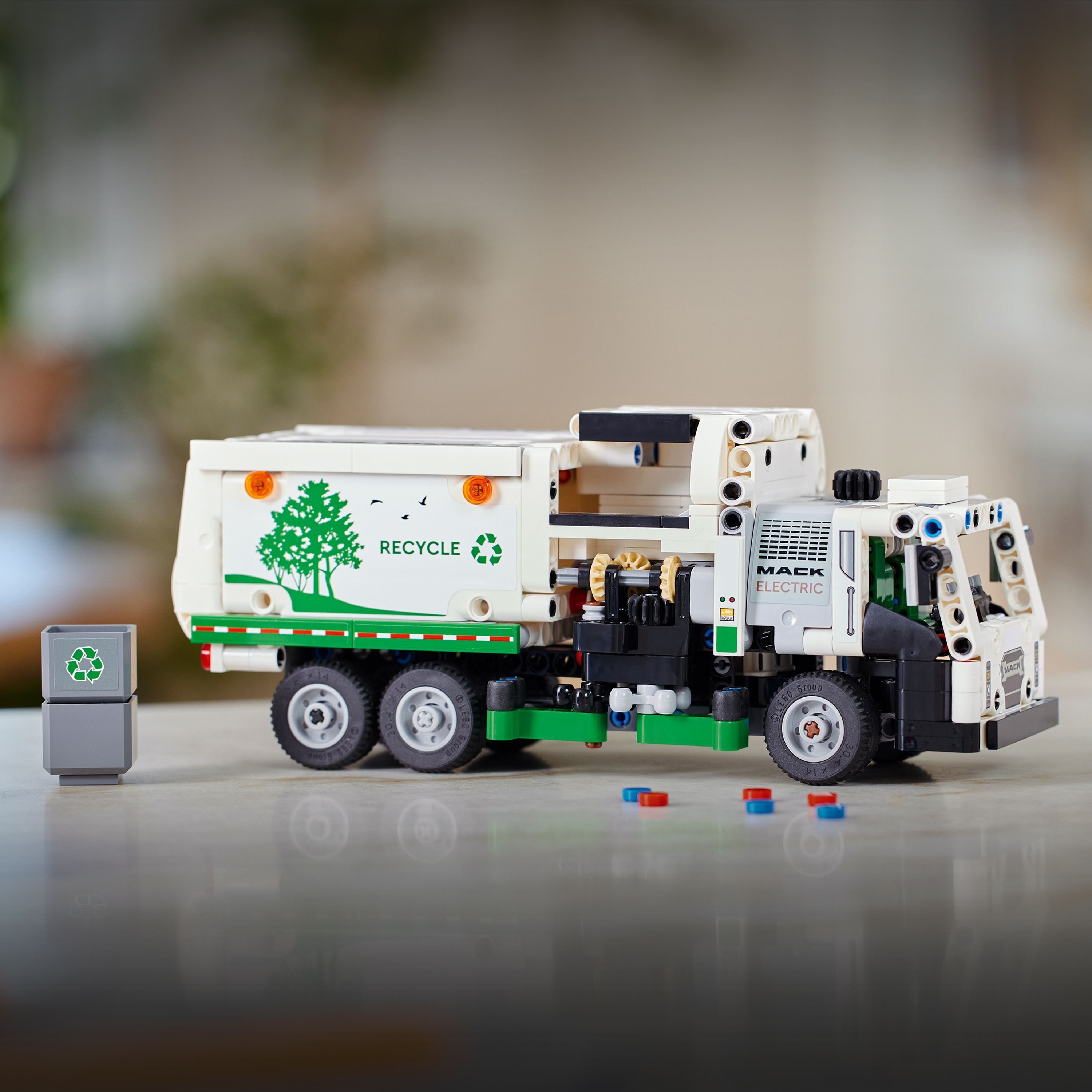 LEGO Technic 42167  - Mack® LR Electric Jäteauto